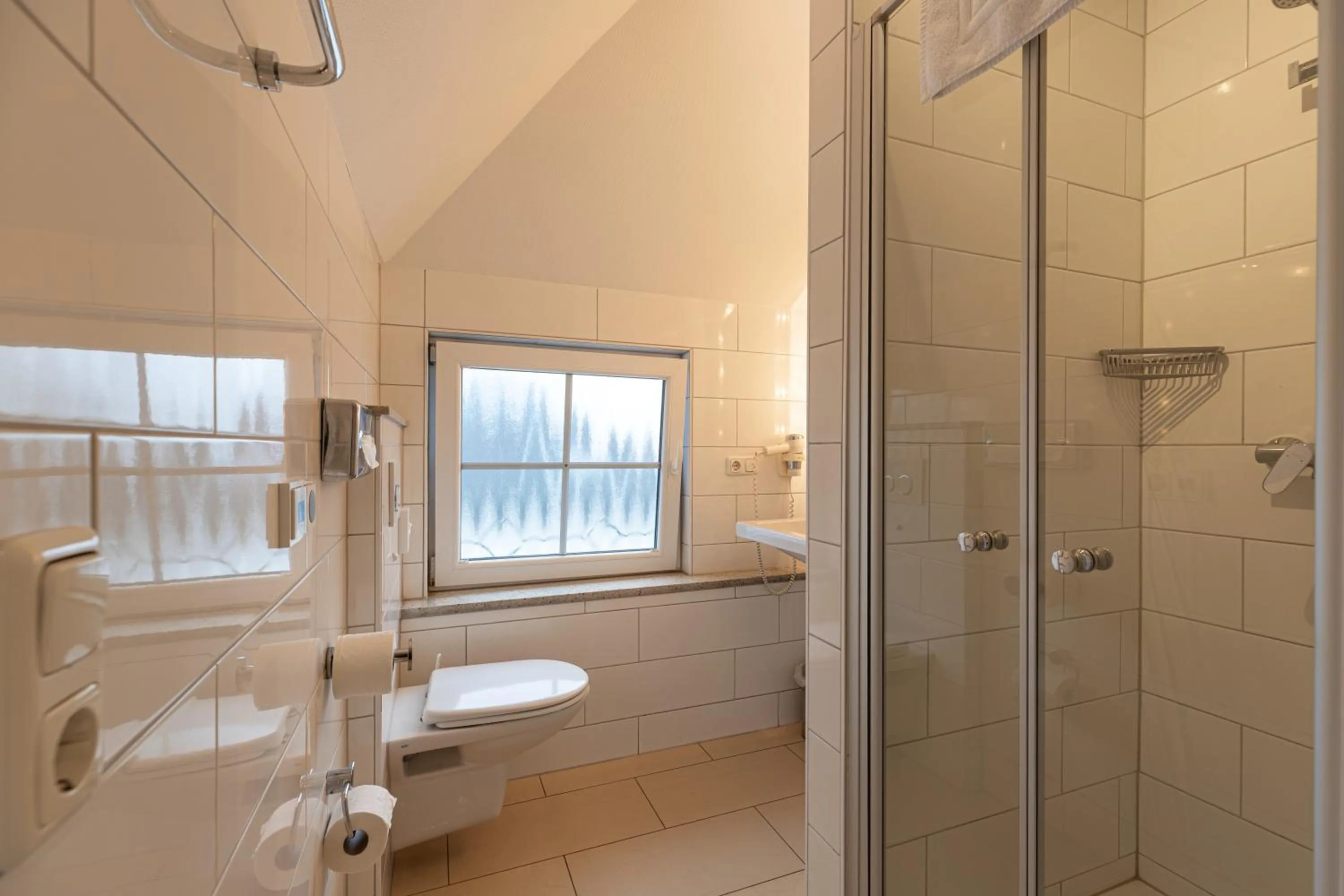 Shower in Gasper Business & Garden Hotel