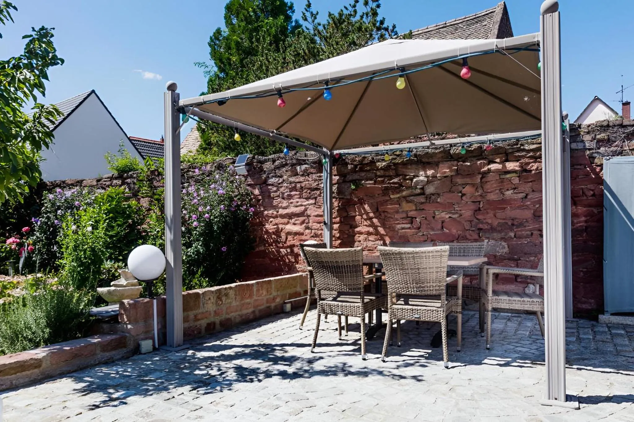 Patio in Gasper Business & Garden Hotel