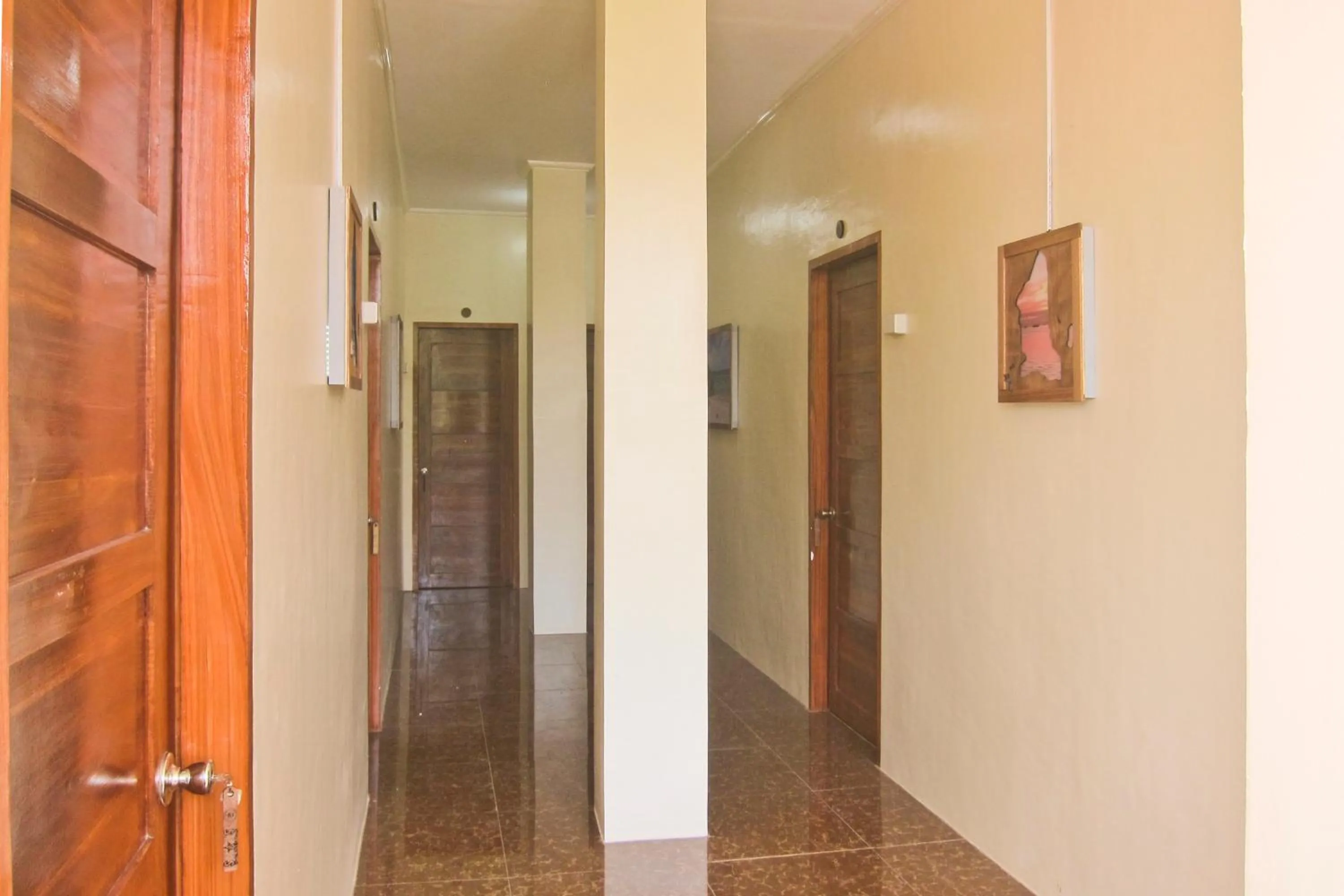 Facade/entrance in SMAK's Hotel