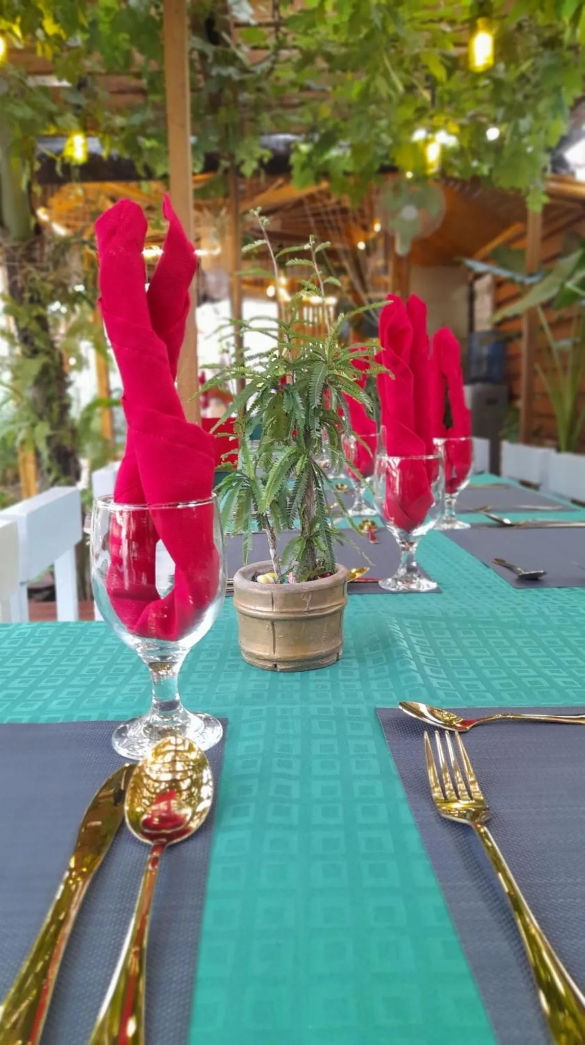 Restaurant/places to eat in SMAK's Hotel