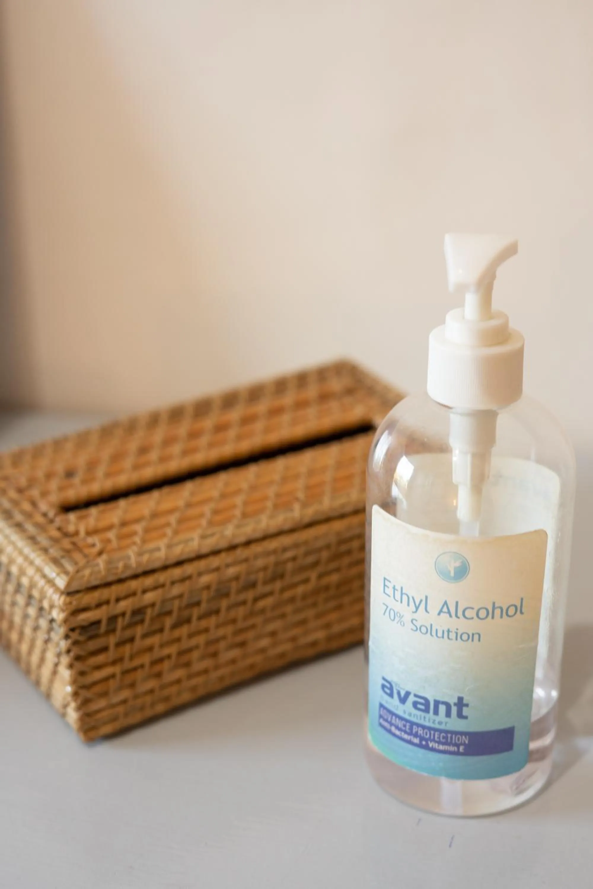 Text overlay in SMAK's Hotel