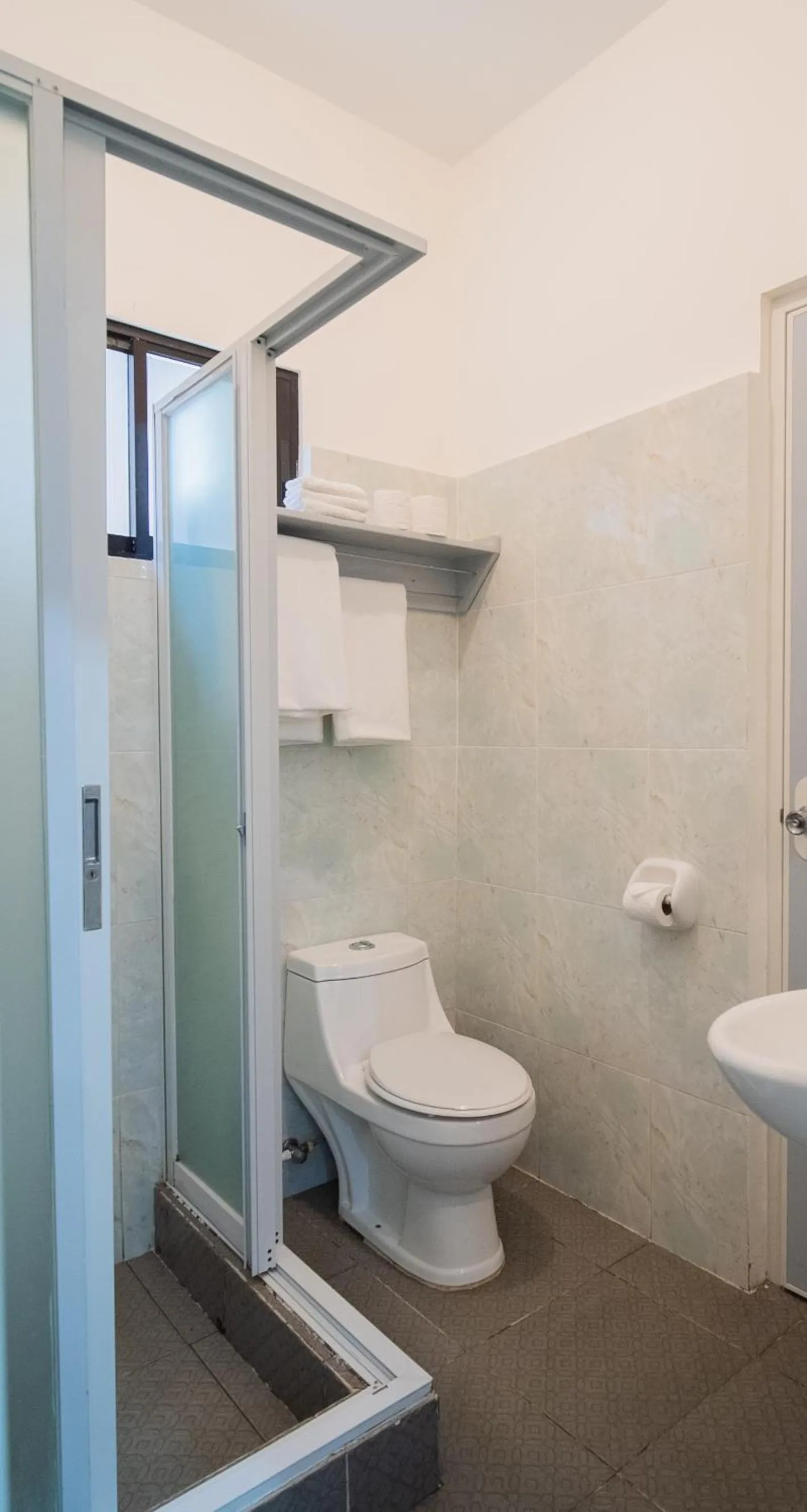 Shower in SMAK's Hotel