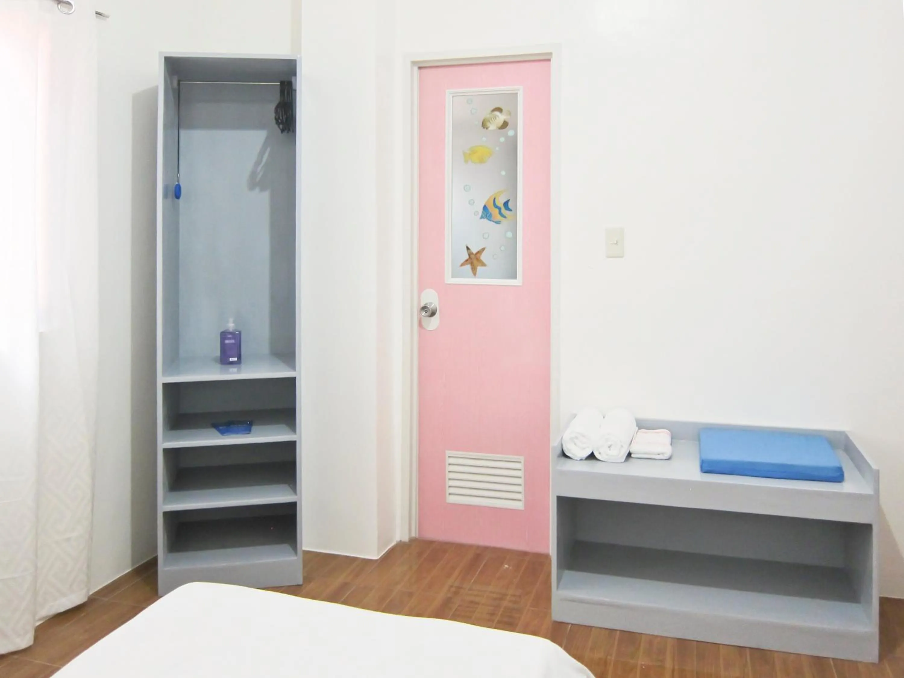 Photo of the whole room, Bed in SMAK's Hotel