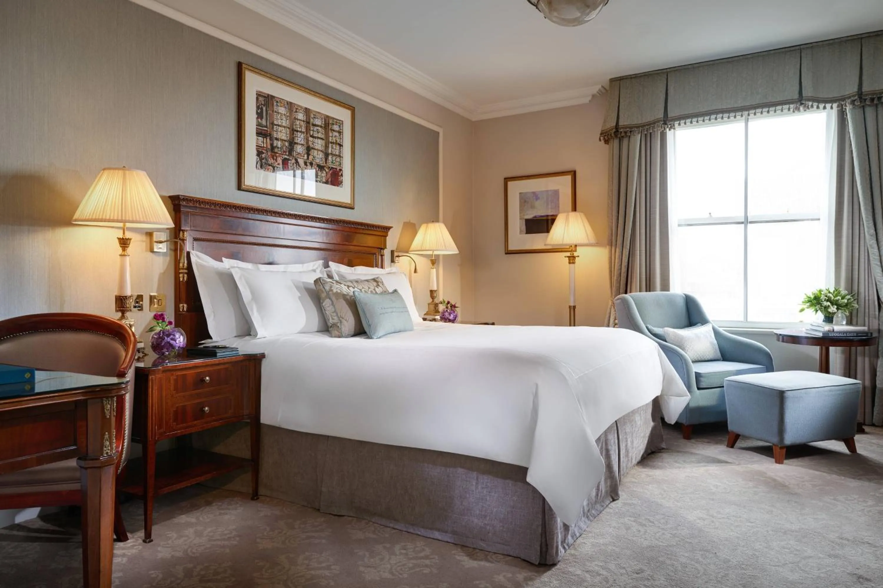 Photo of the whole room, Bed in The Shelbourne, Autograph Collection