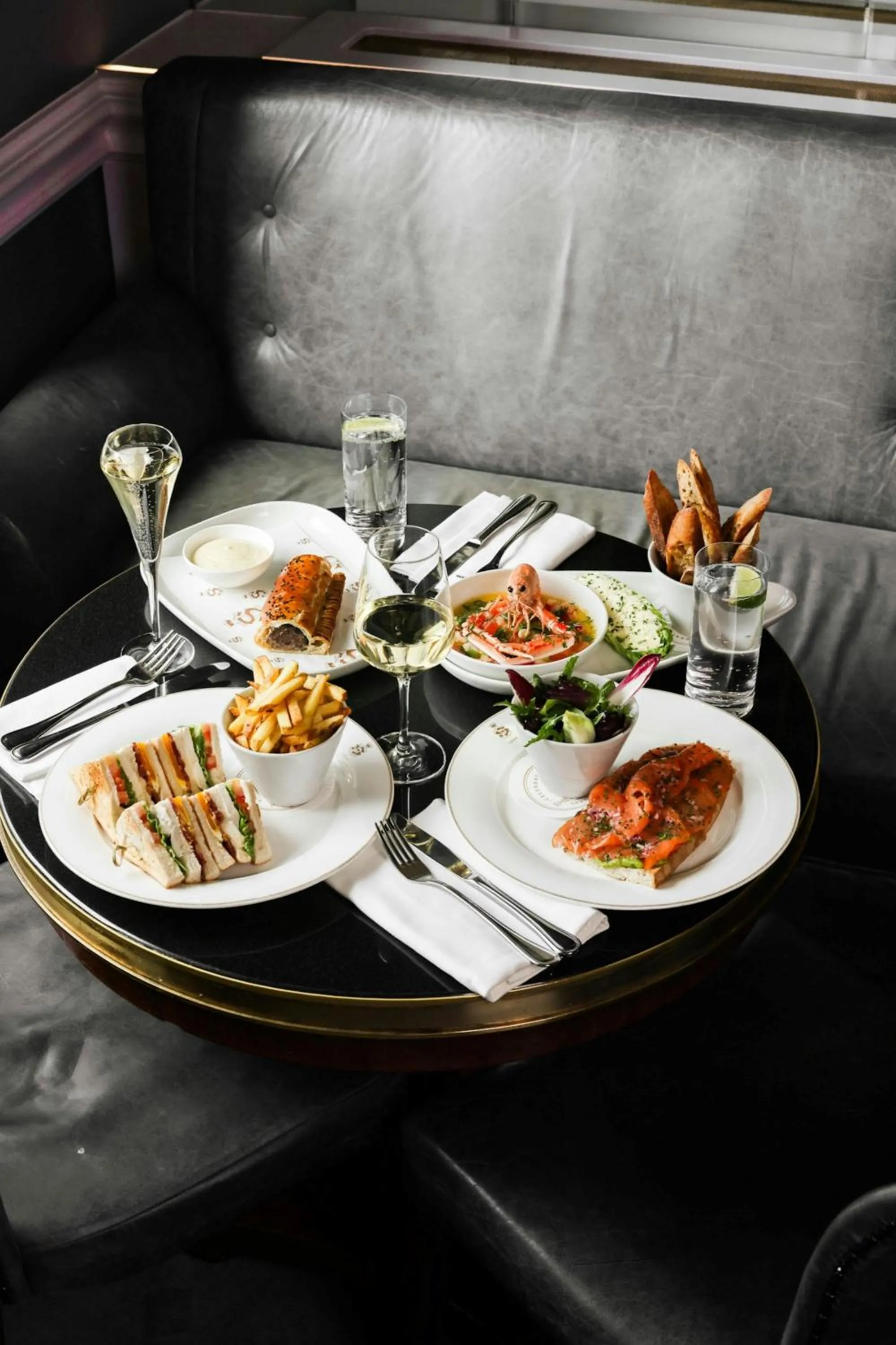 Lounge or bar in The Shelbourne, Autograph Collection