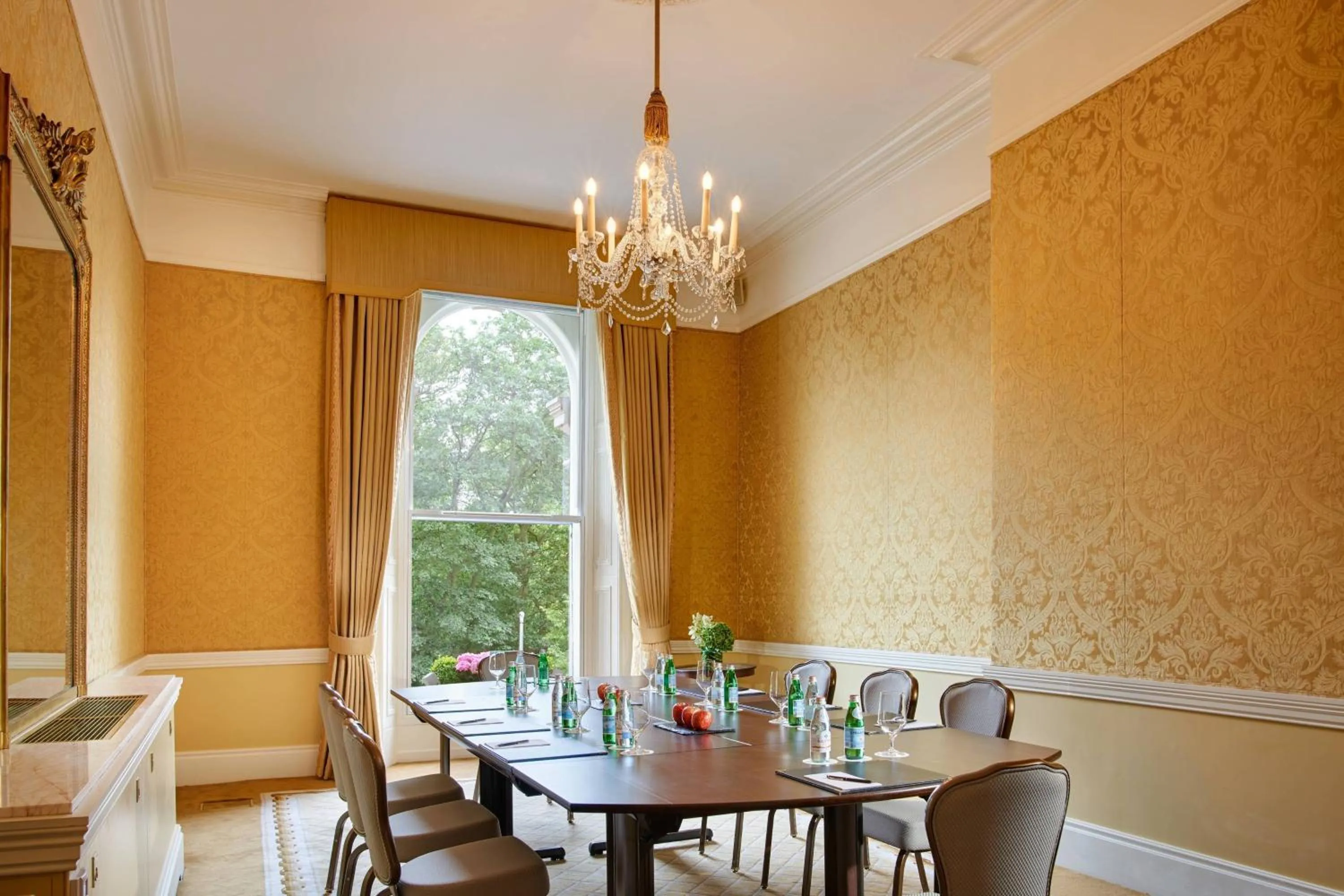 Meeting/conference room in The Shelbourne, Autograph Collection