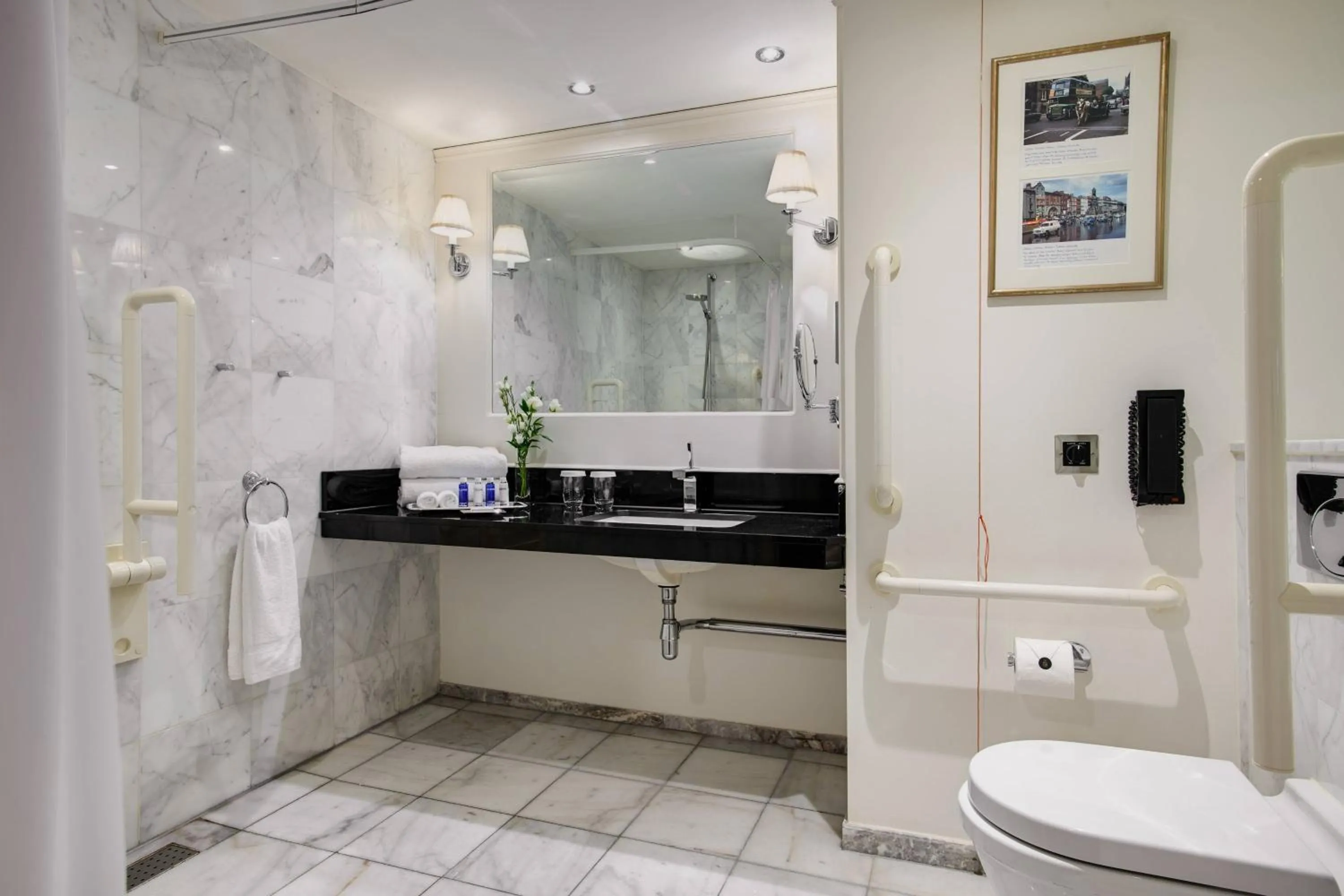 Bathroom in The Shelbourne, Autograph Collection