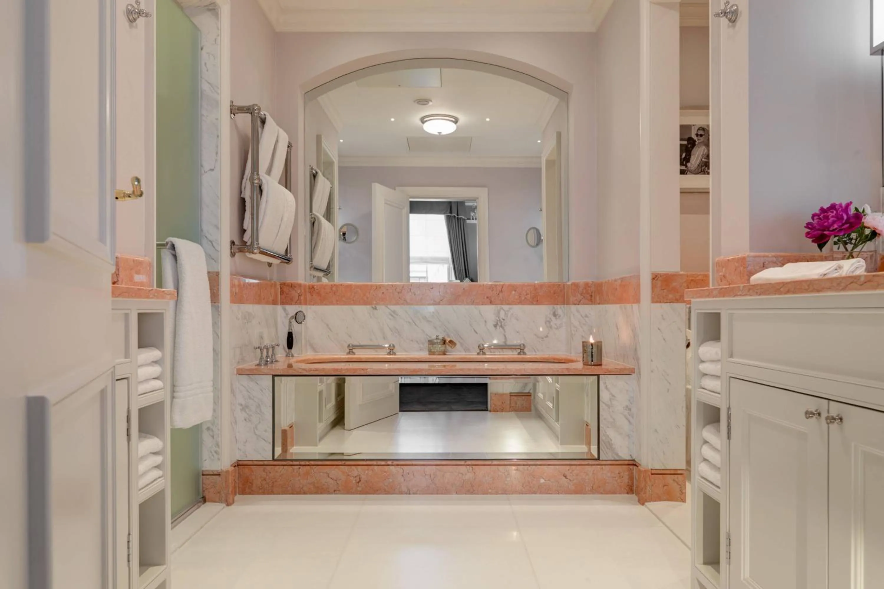 Bathroom in The Shelbourne, Autograph Collection