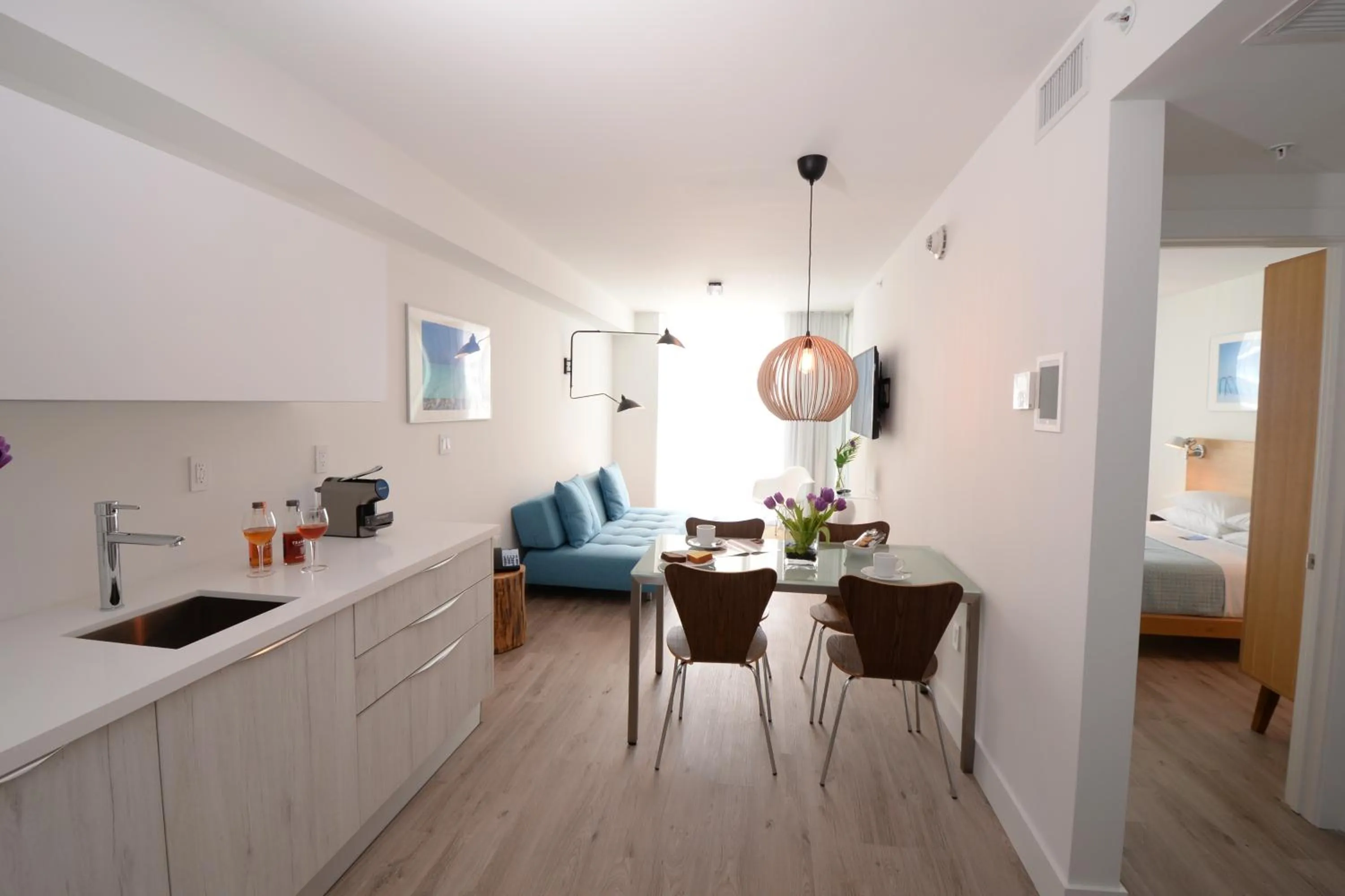 Dining area in 6080 Design Hotel by Eskape Collection