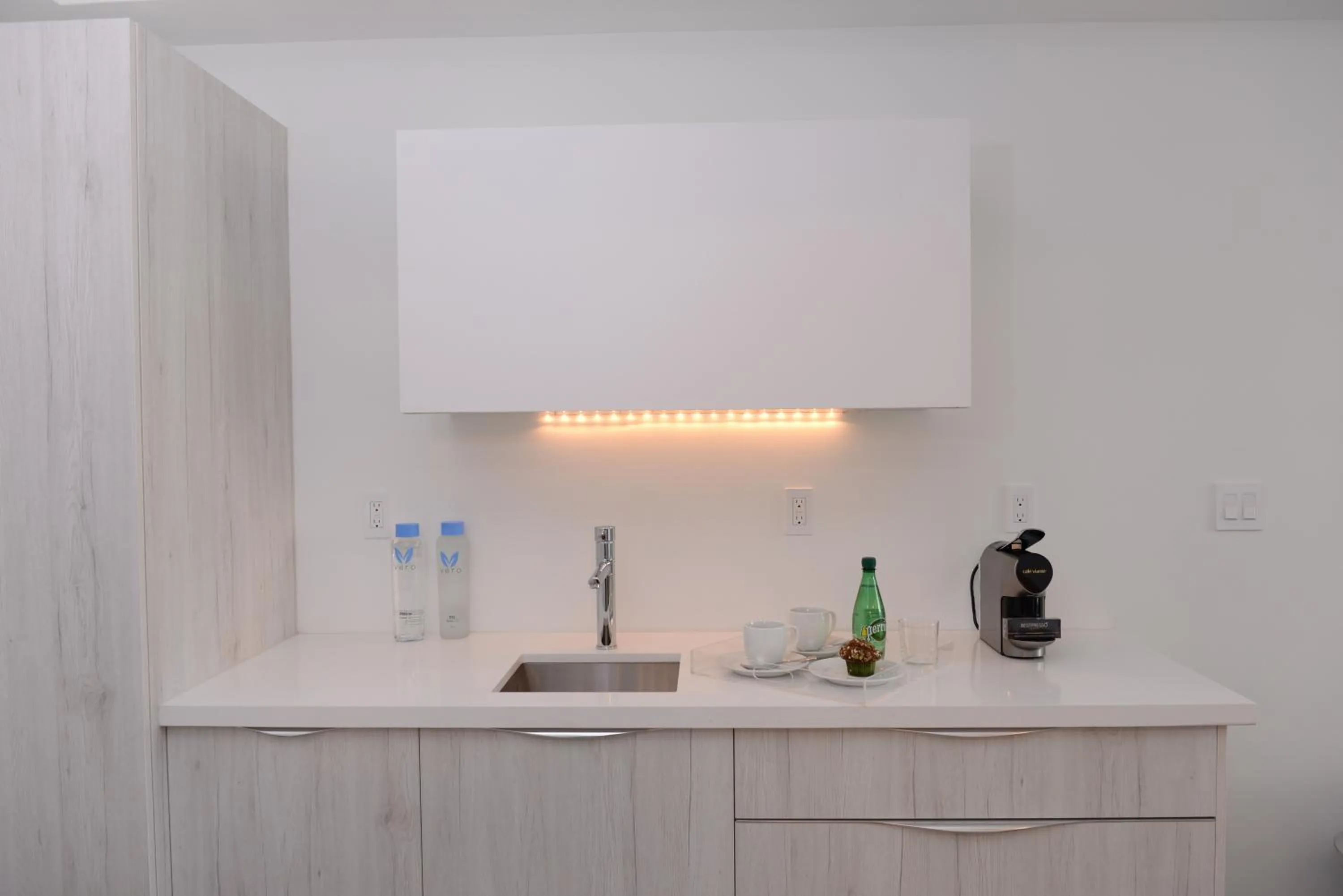 Kitchen or kitchenette in 6080 Design Hotel by Eskape Collection