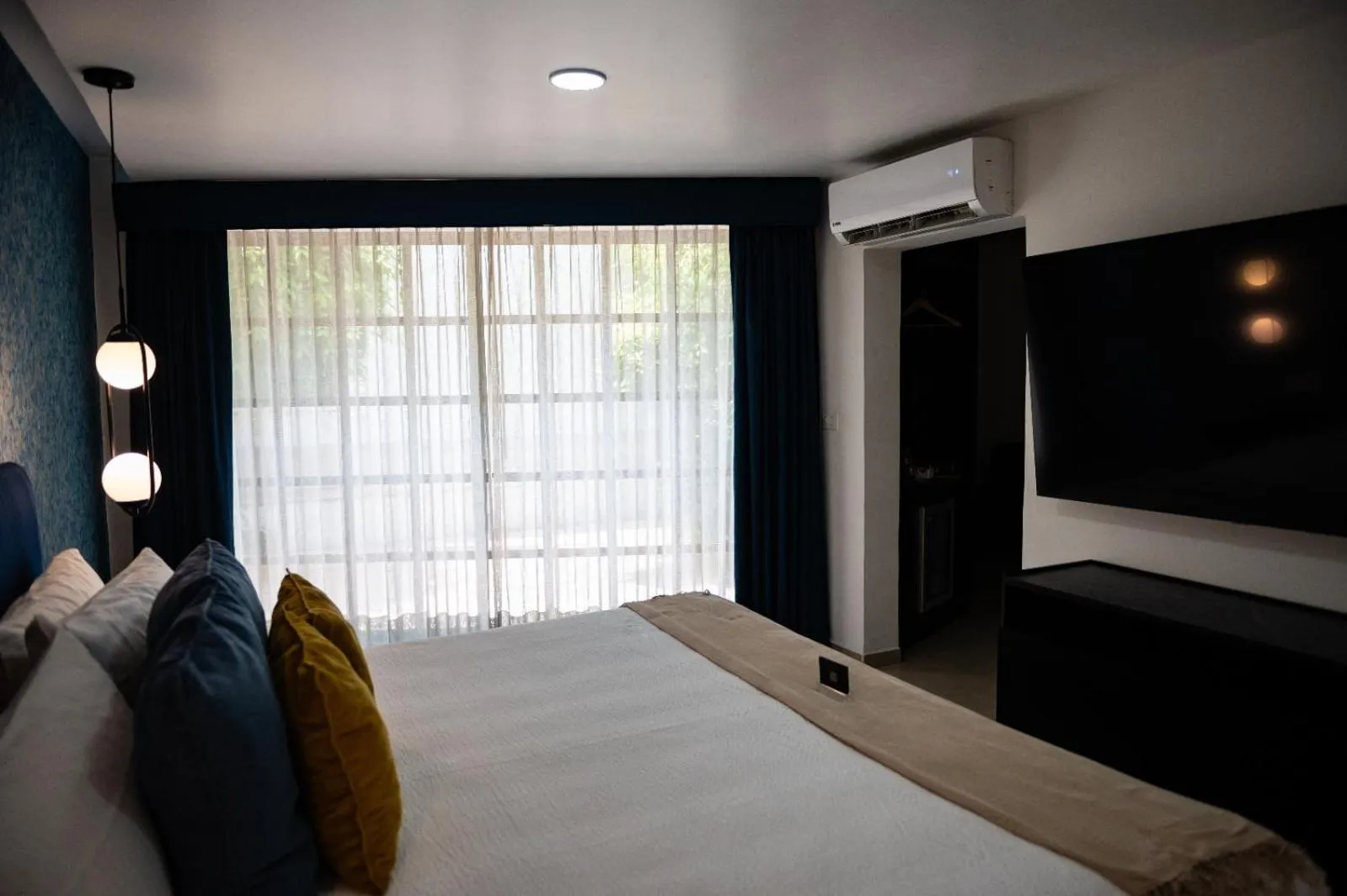 TV and multimedia, Bed in Hotel Roma 191