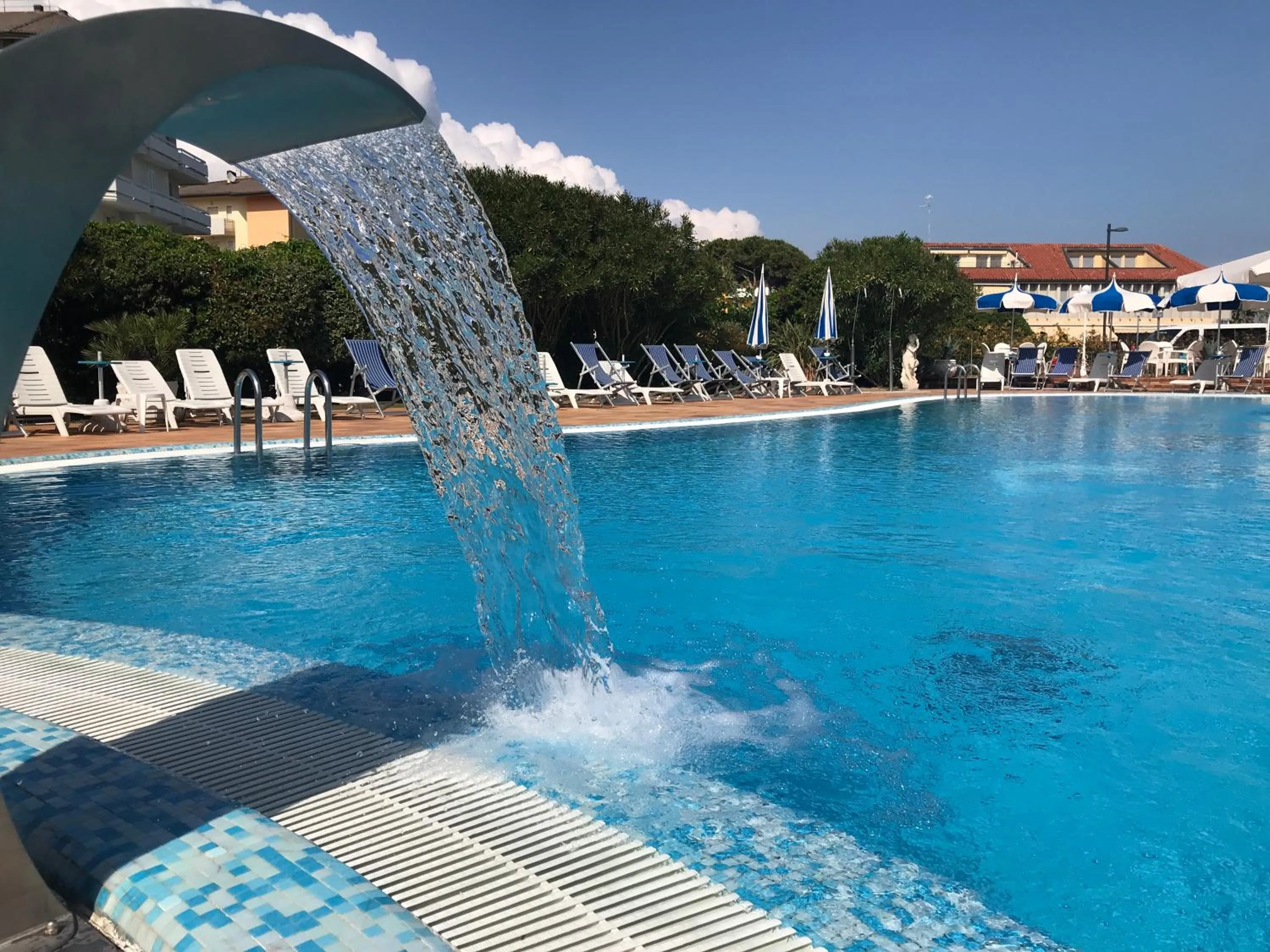 Swimming pool in Hotel Principe