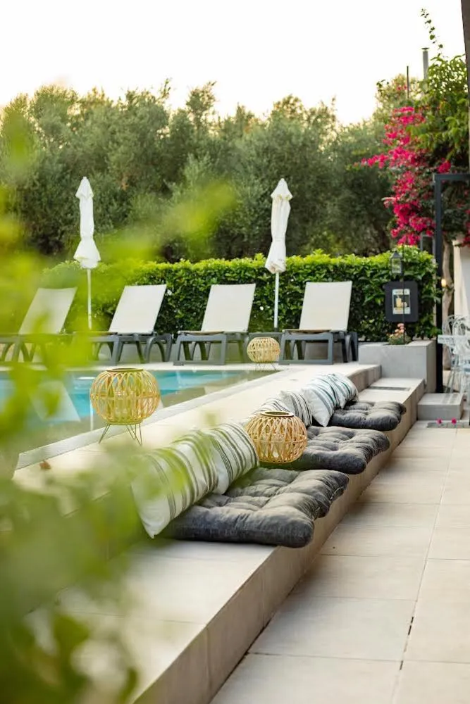 Seating area in Trianon Studios