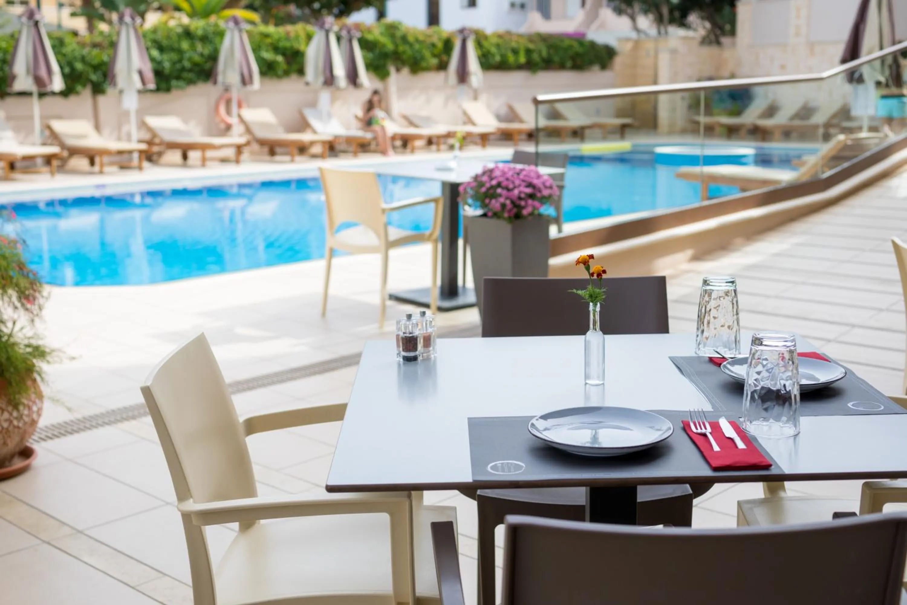 Restaurant/places to eat in Oscar Suites & Village