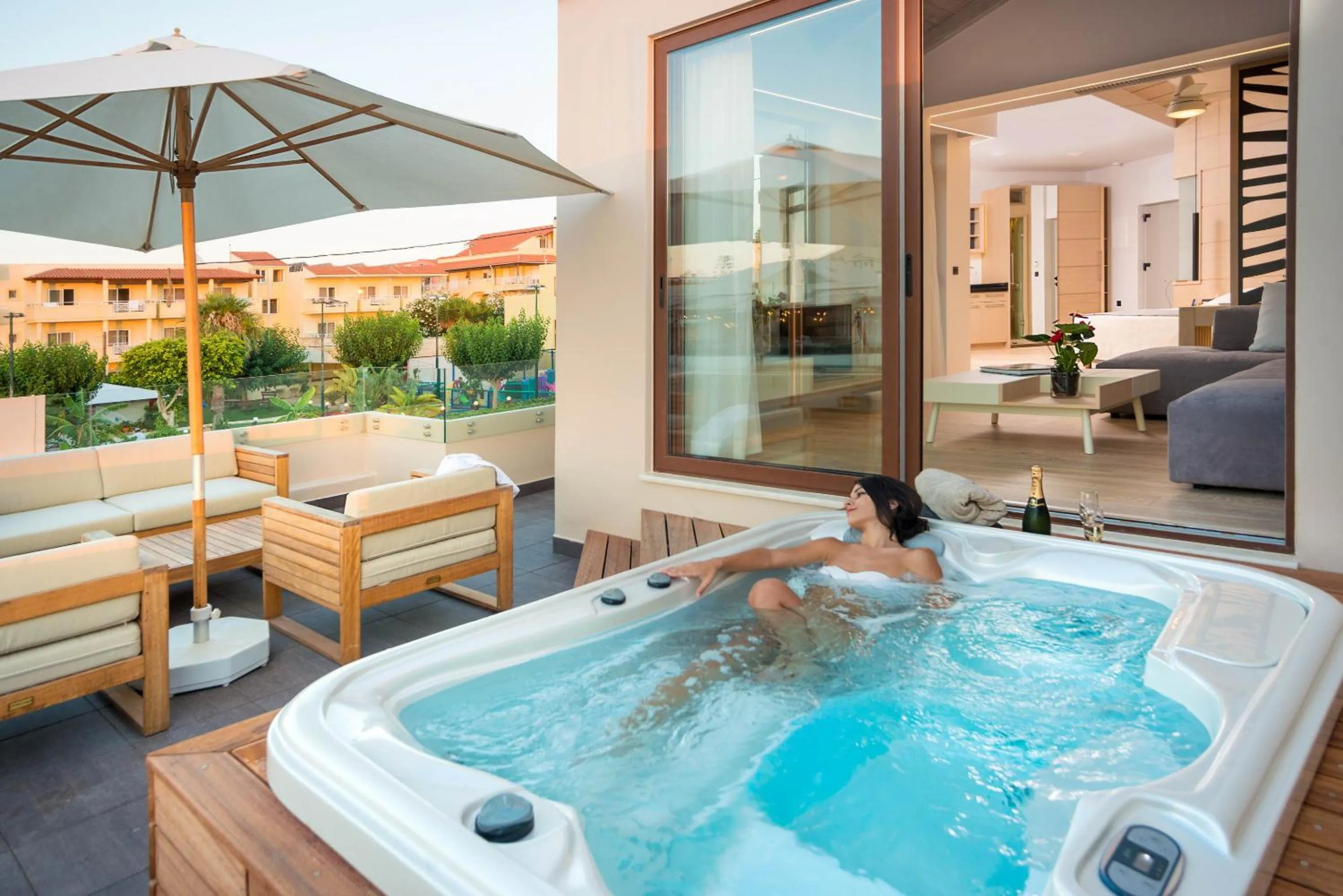 Hot Tub in Oscar Suites & Village