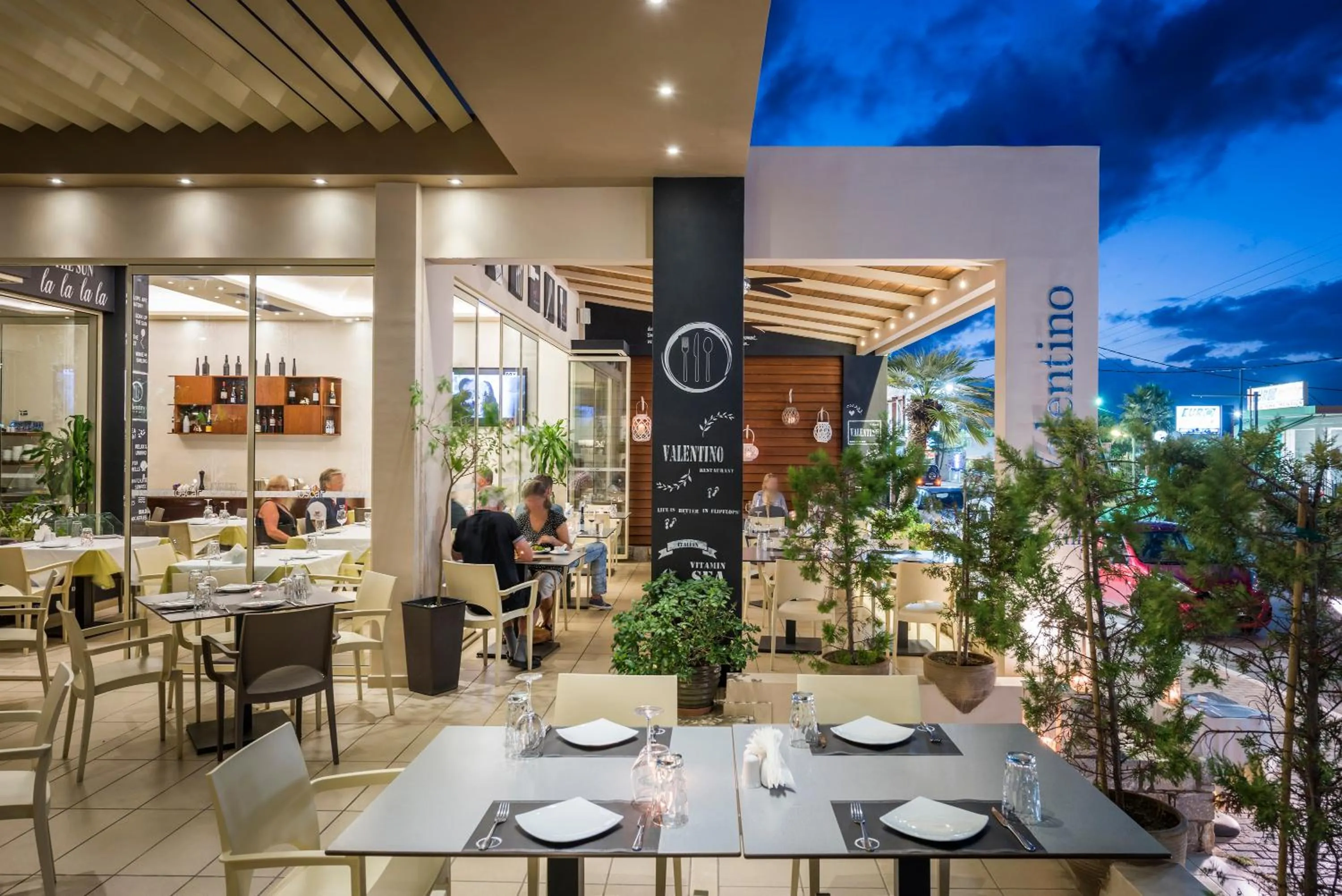 Restaurant/places to eat in Oscar Suites & Village