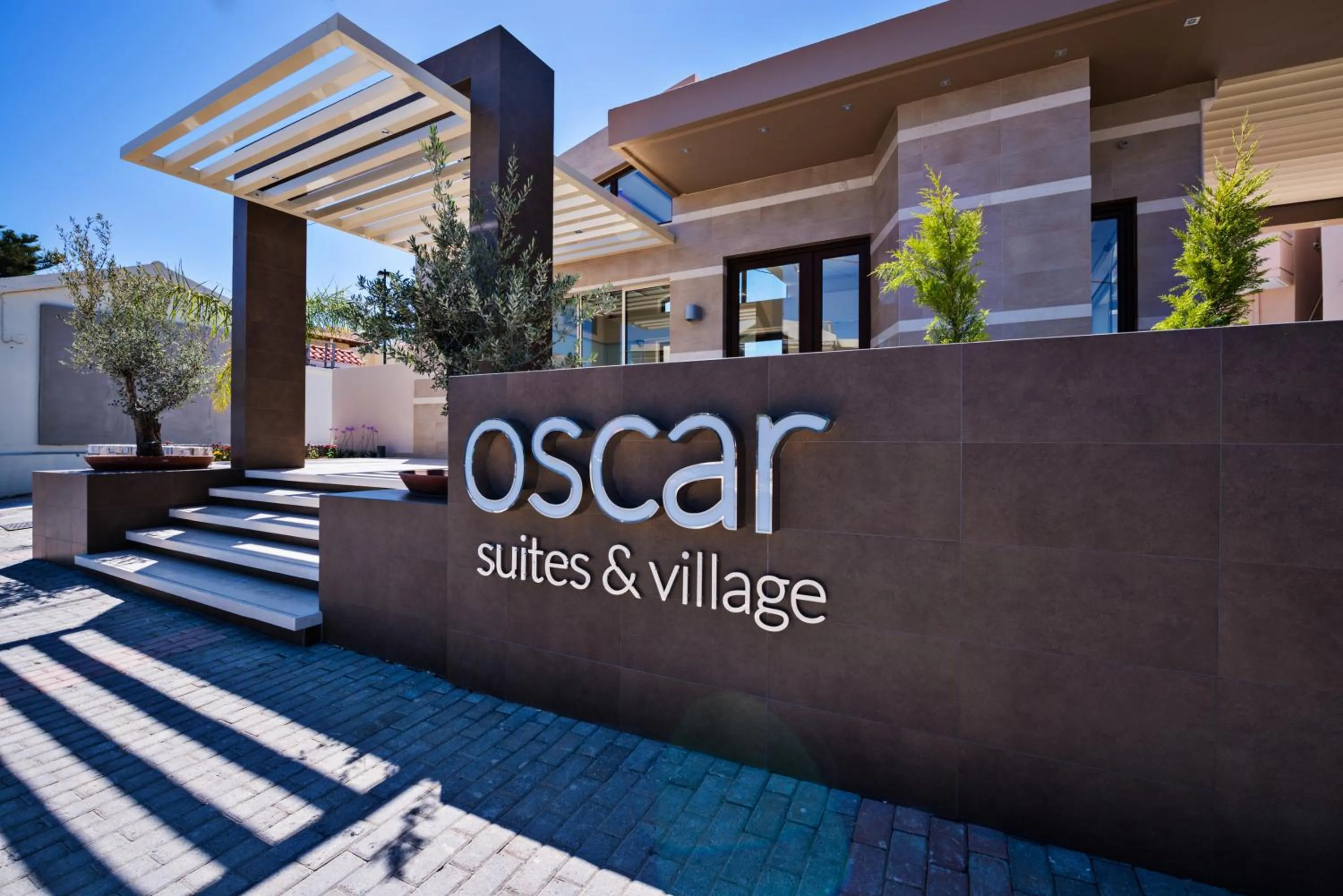 Facade/entrance in Oscar Suites & Village