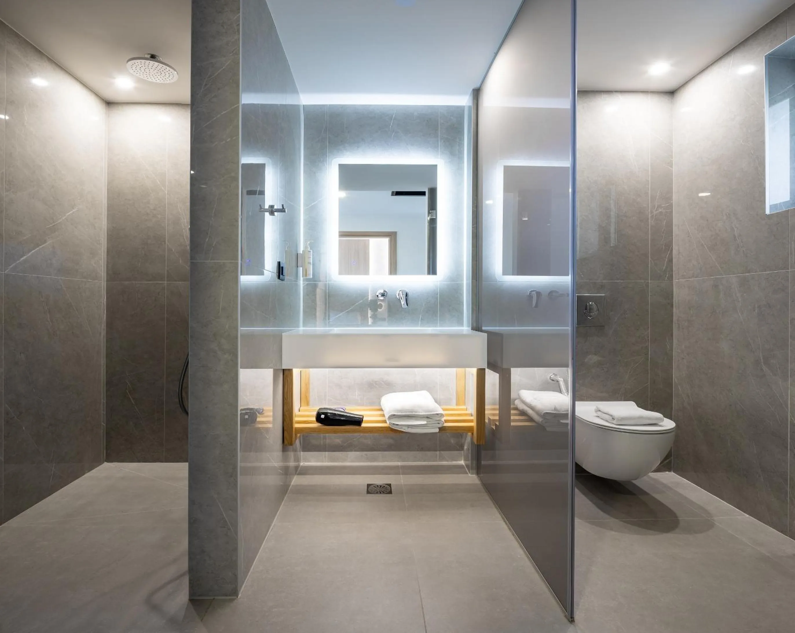 Oscar Suites & Village