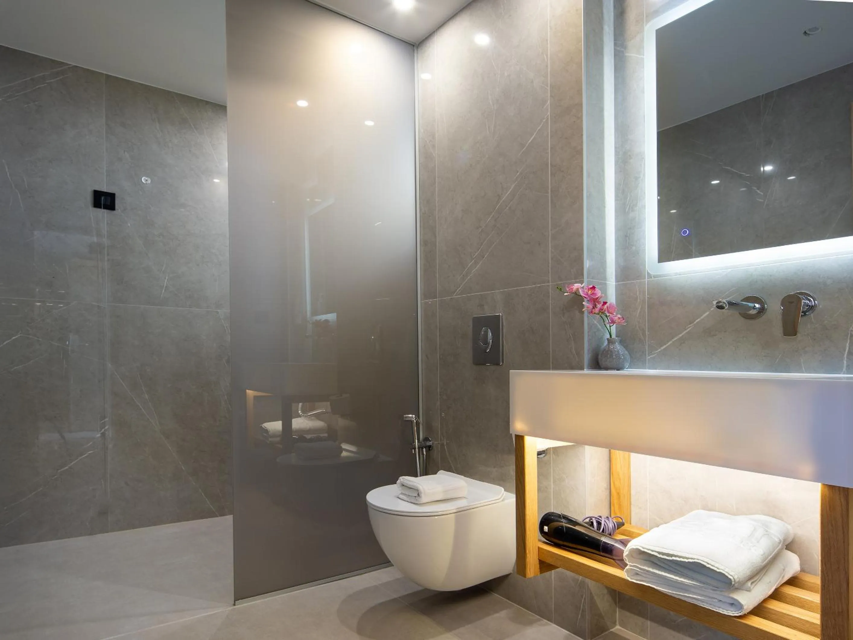 Oscar Suites & Village