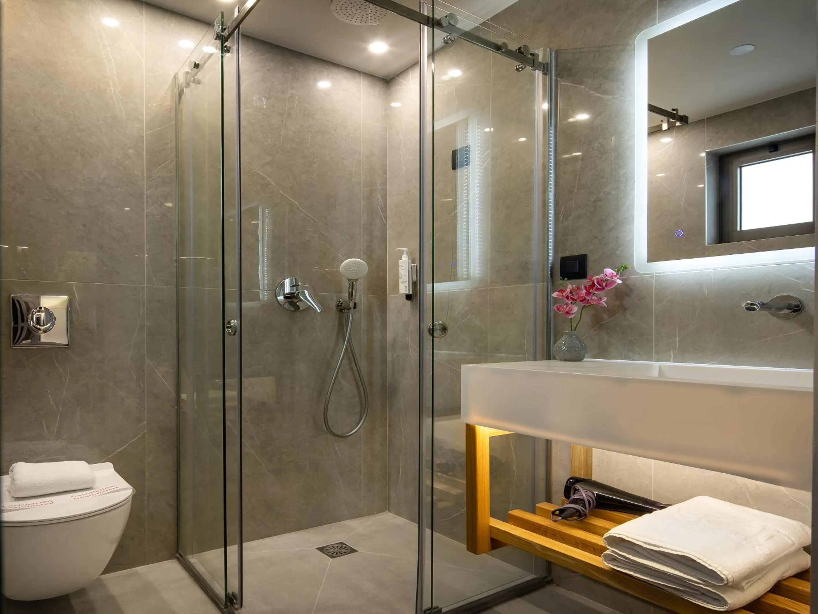 Oscar Suites & Village