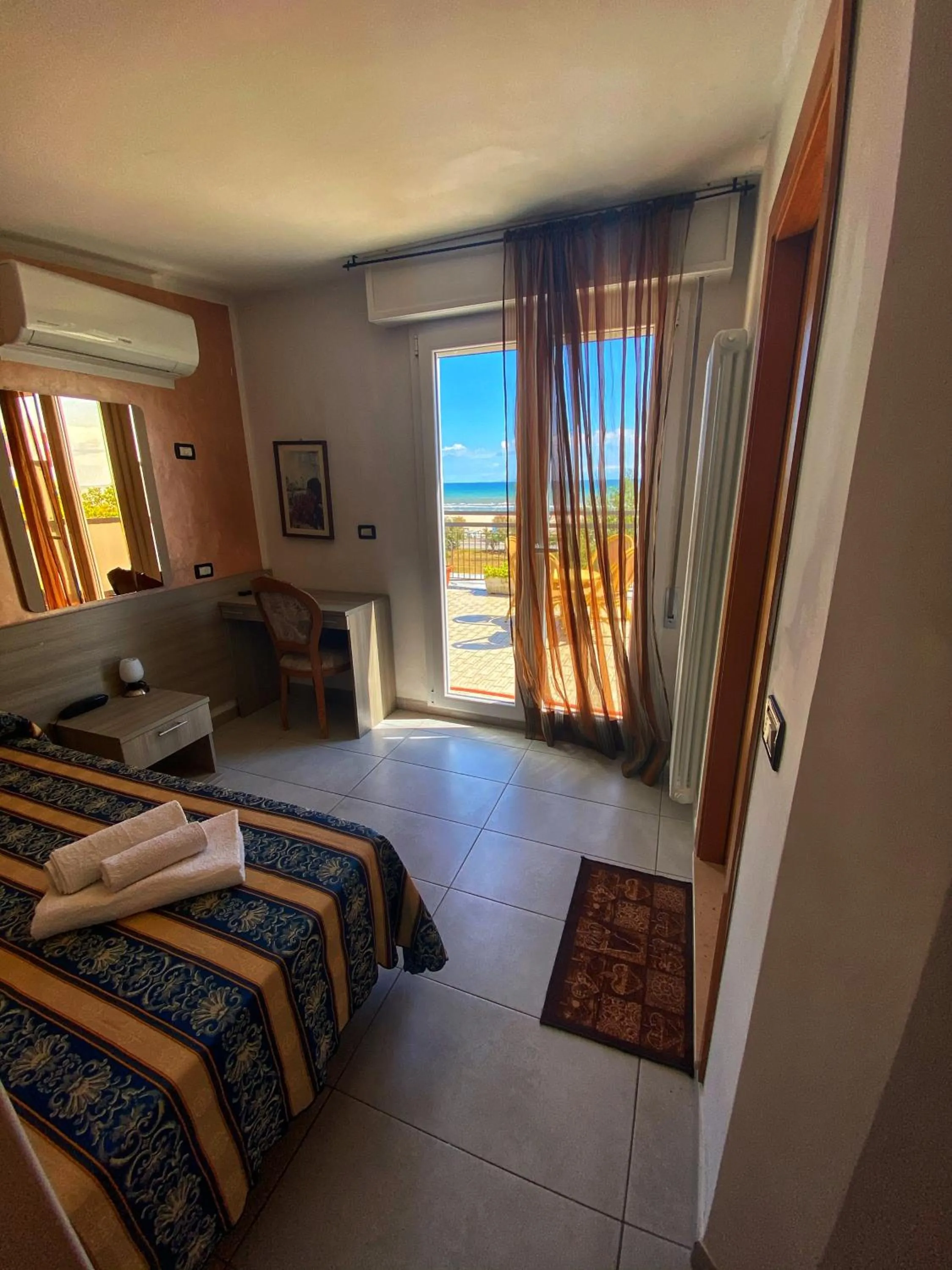 Sea view, Bed in Hotel Amoha