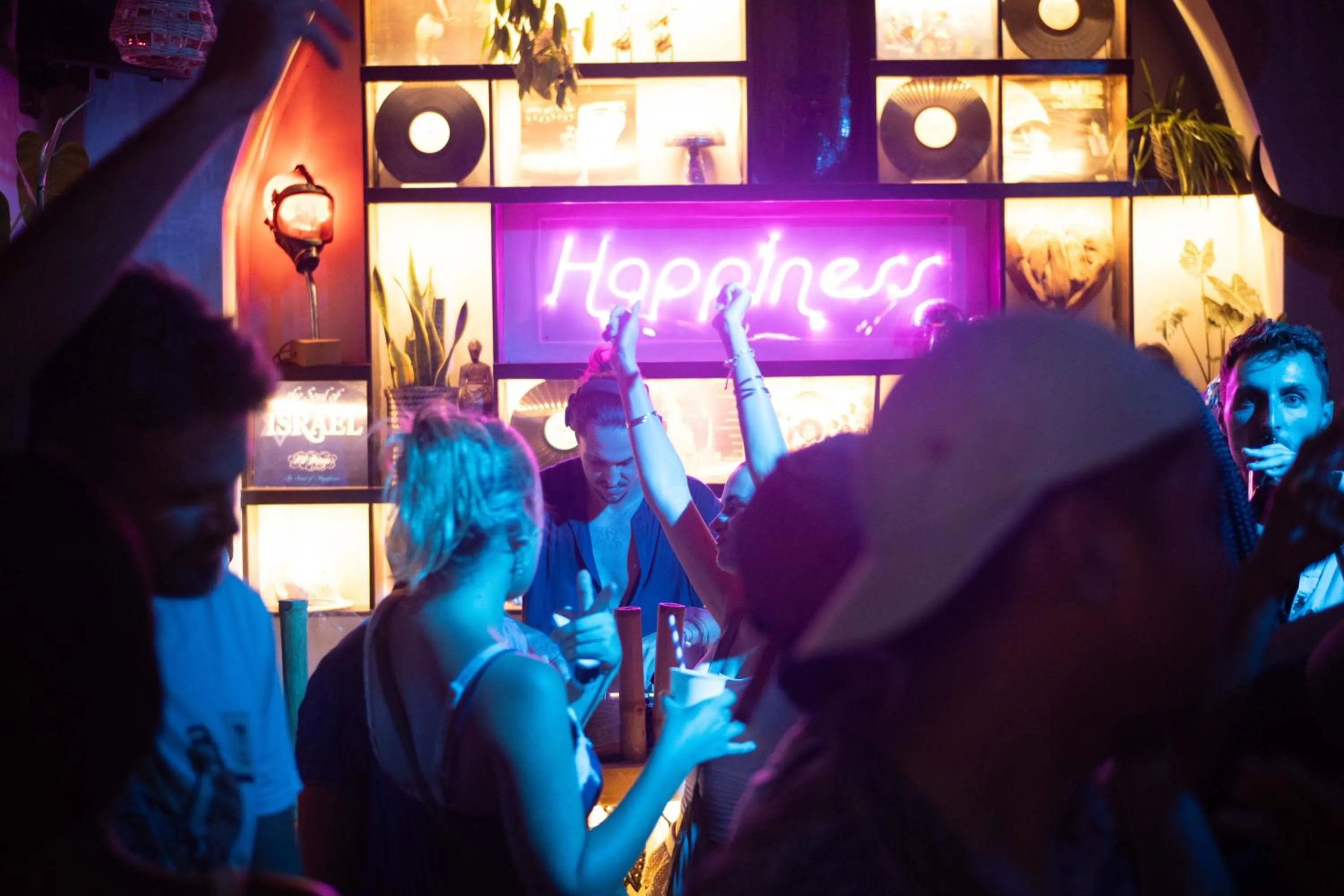 Nightclub / DJ in Happiness Hostel El Nido