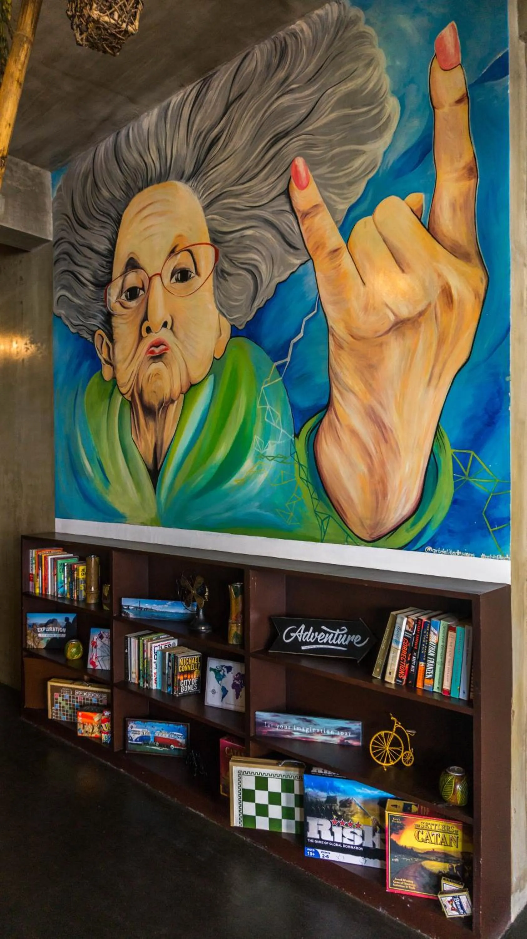 Library in Happiness Hostel El Nido