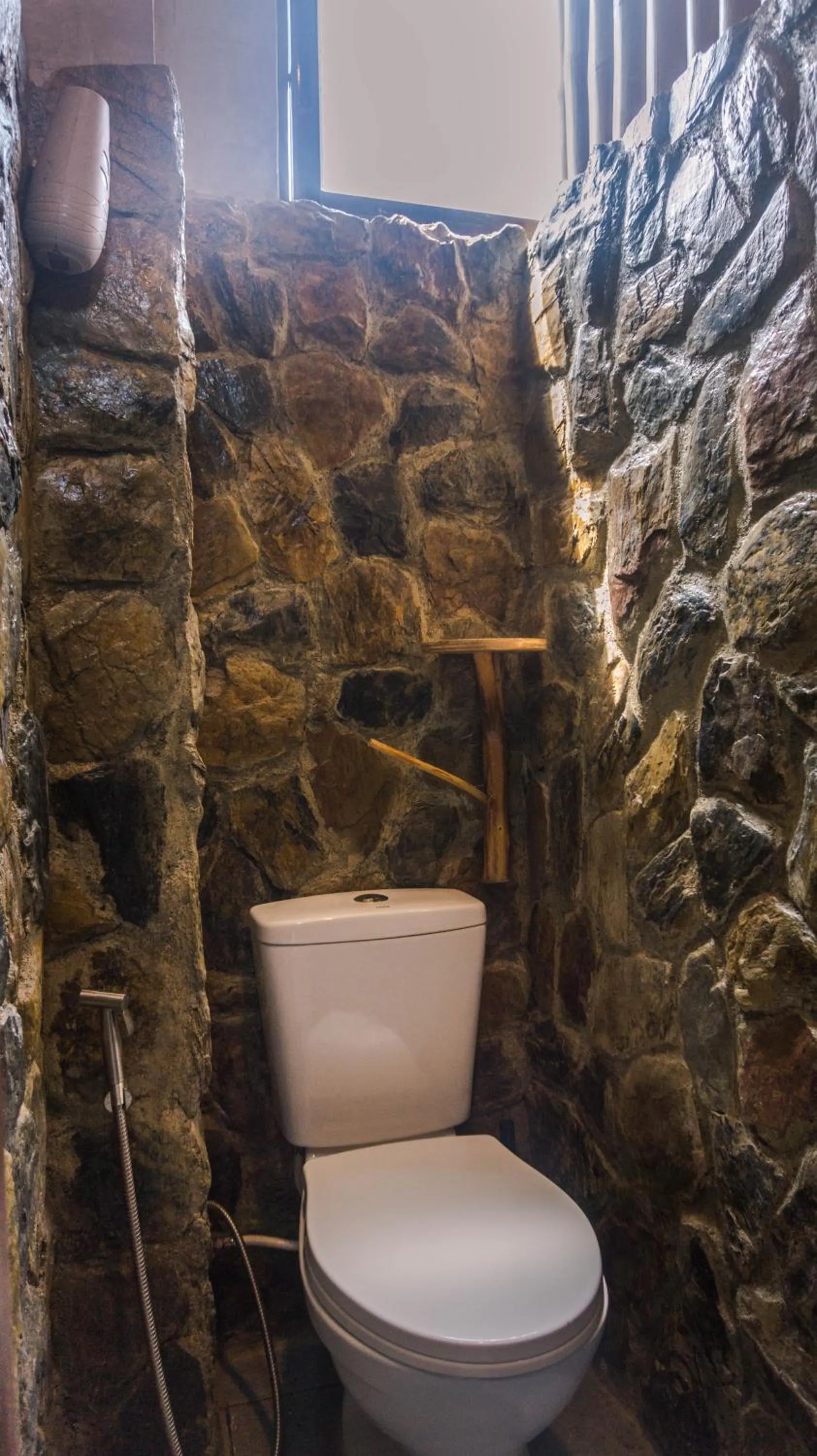 Toilet in Happiness Hostel El Nido