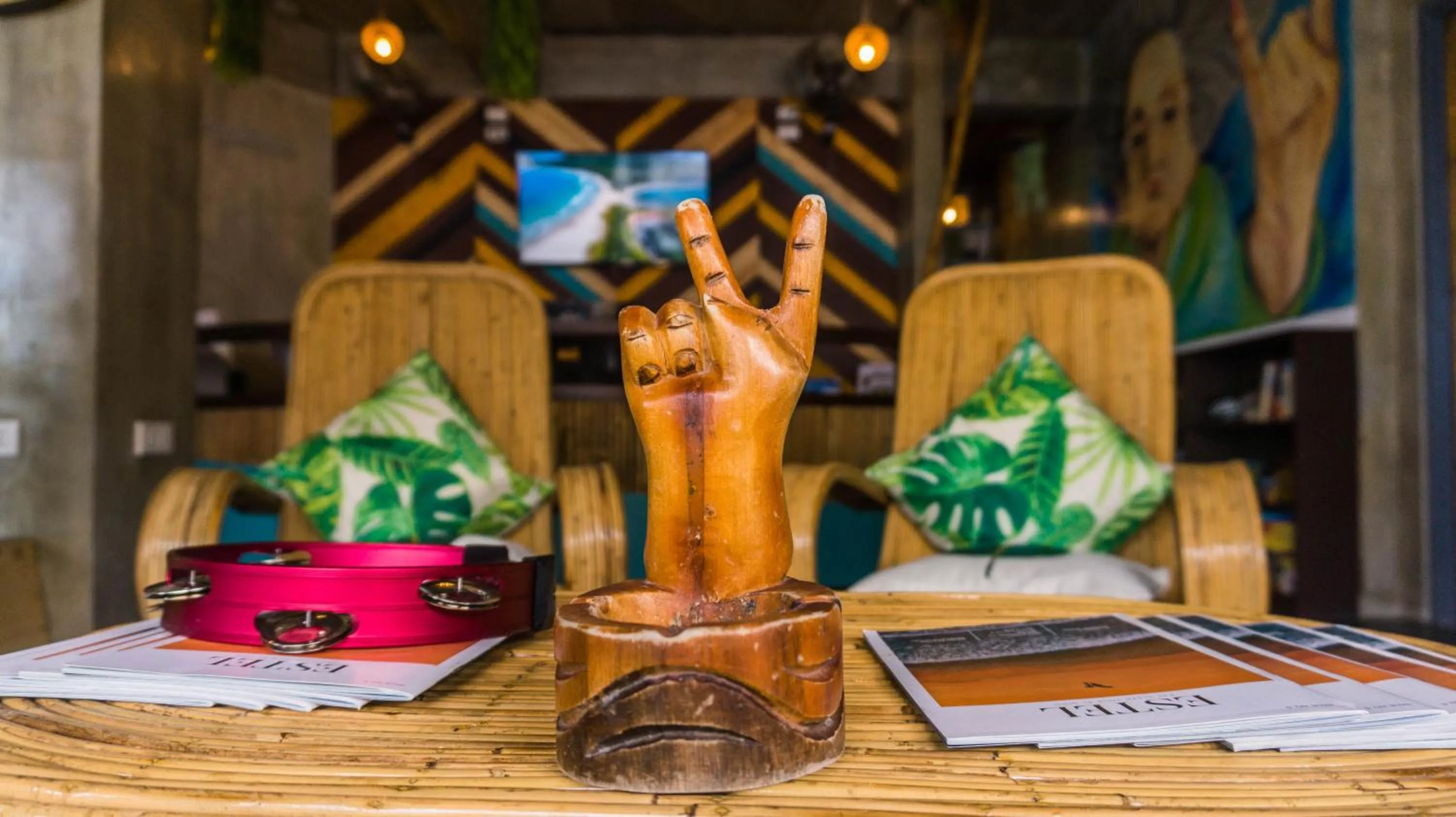 Communal lounge/ TV room in Happiness Hostel El Nido