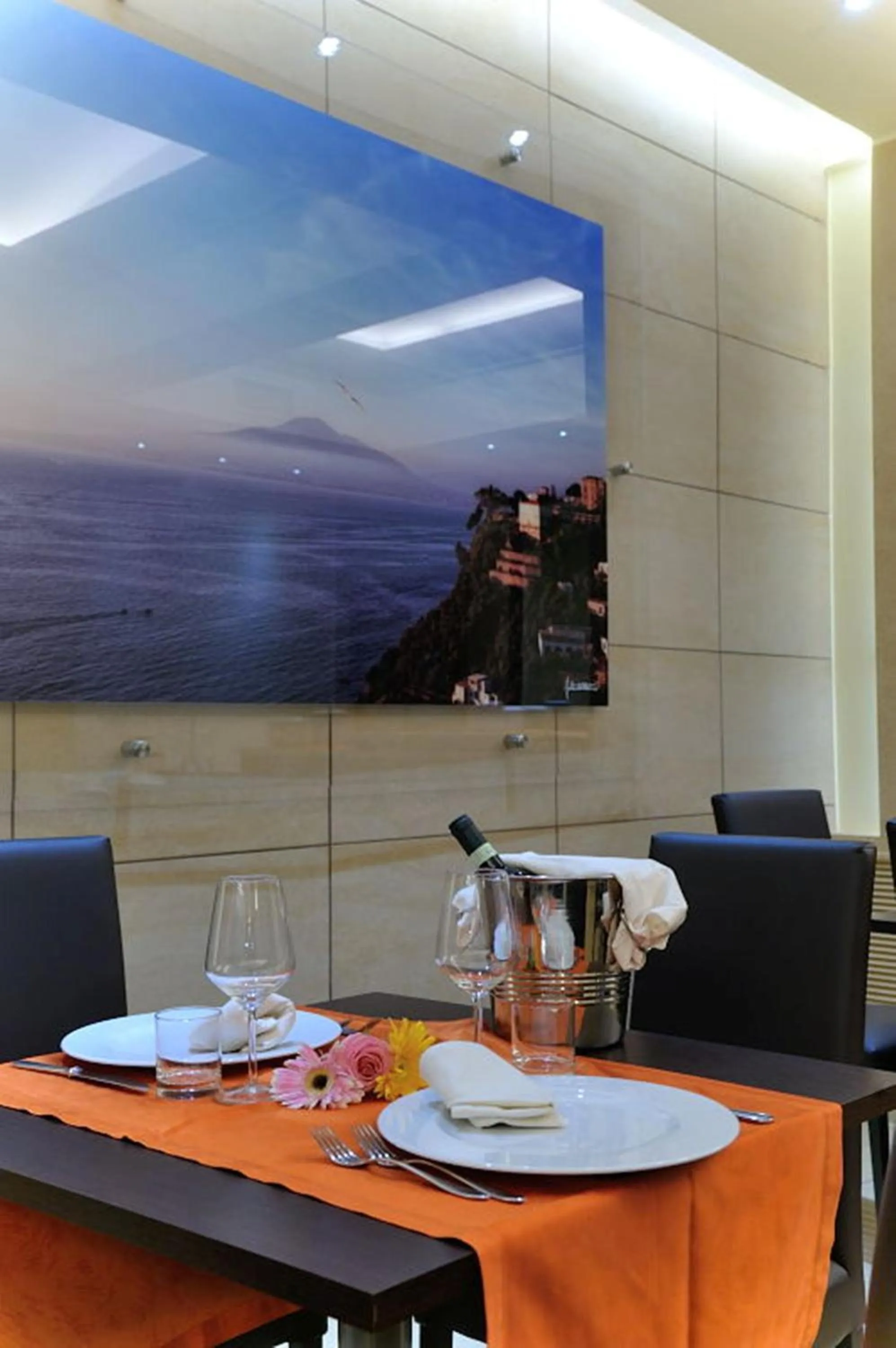 Restaurant/places to eat in Hotel Tiempo