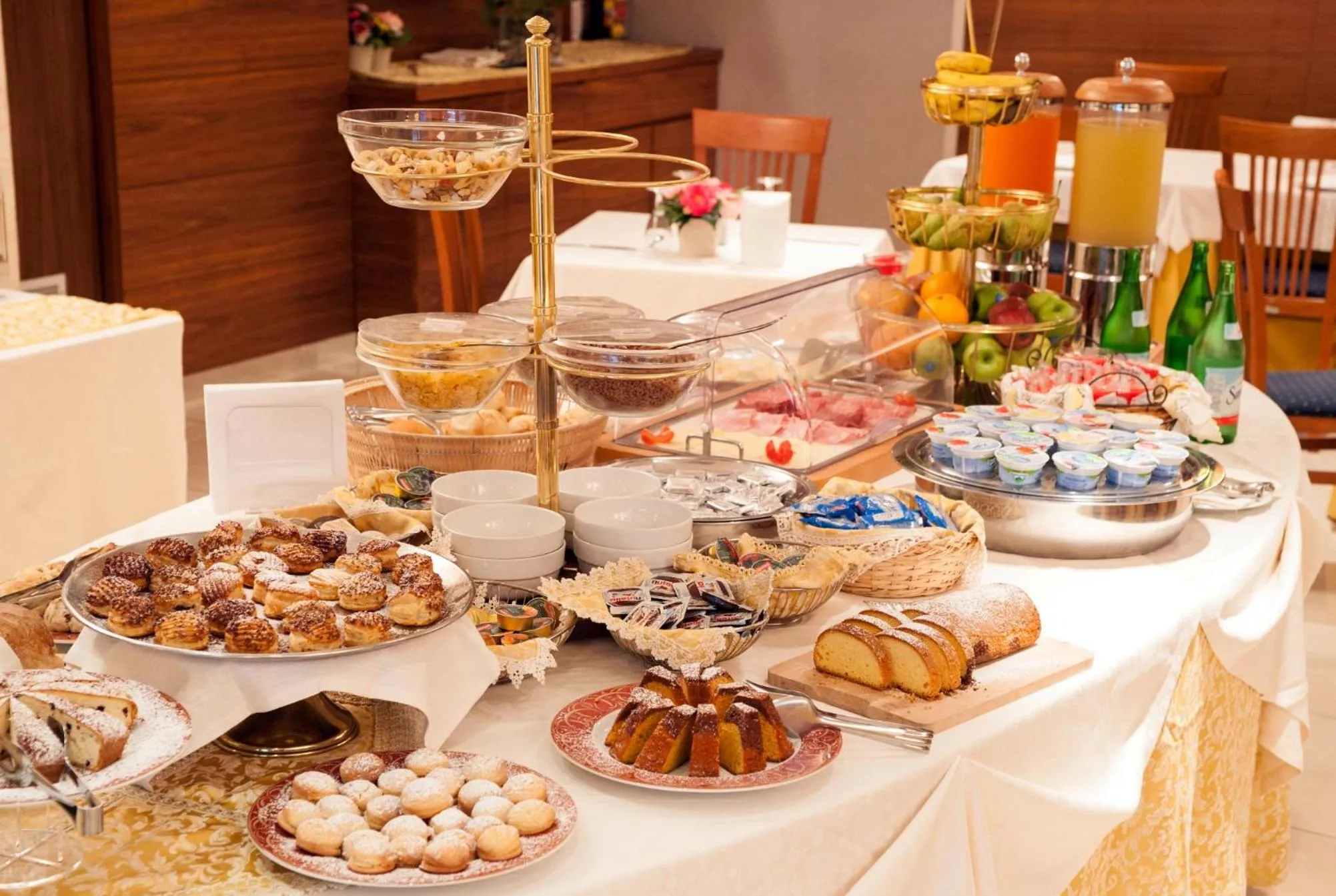 Restaurant/places to eat in Hotel Tiempo