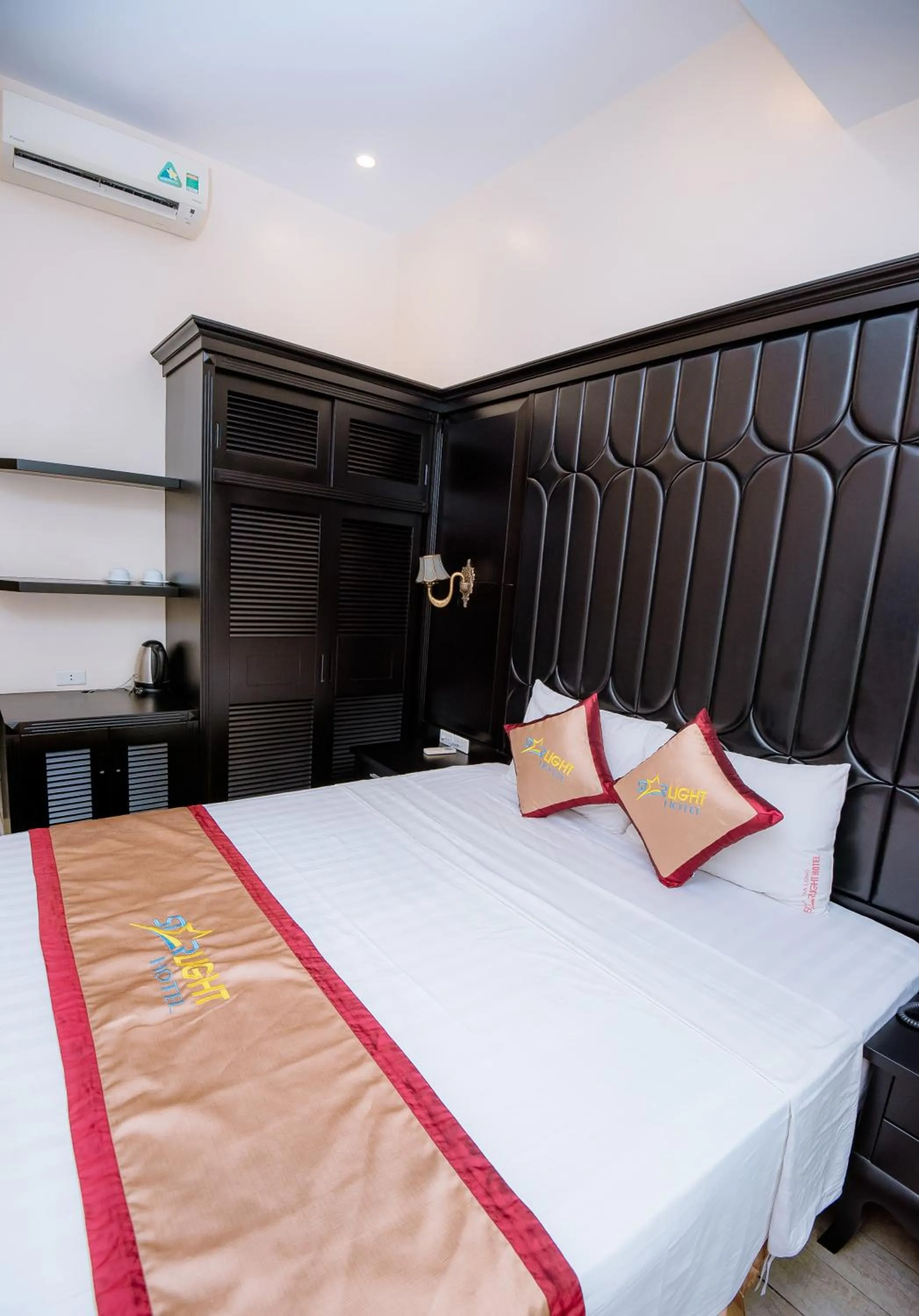 HaLong Starlight Inn & Travel