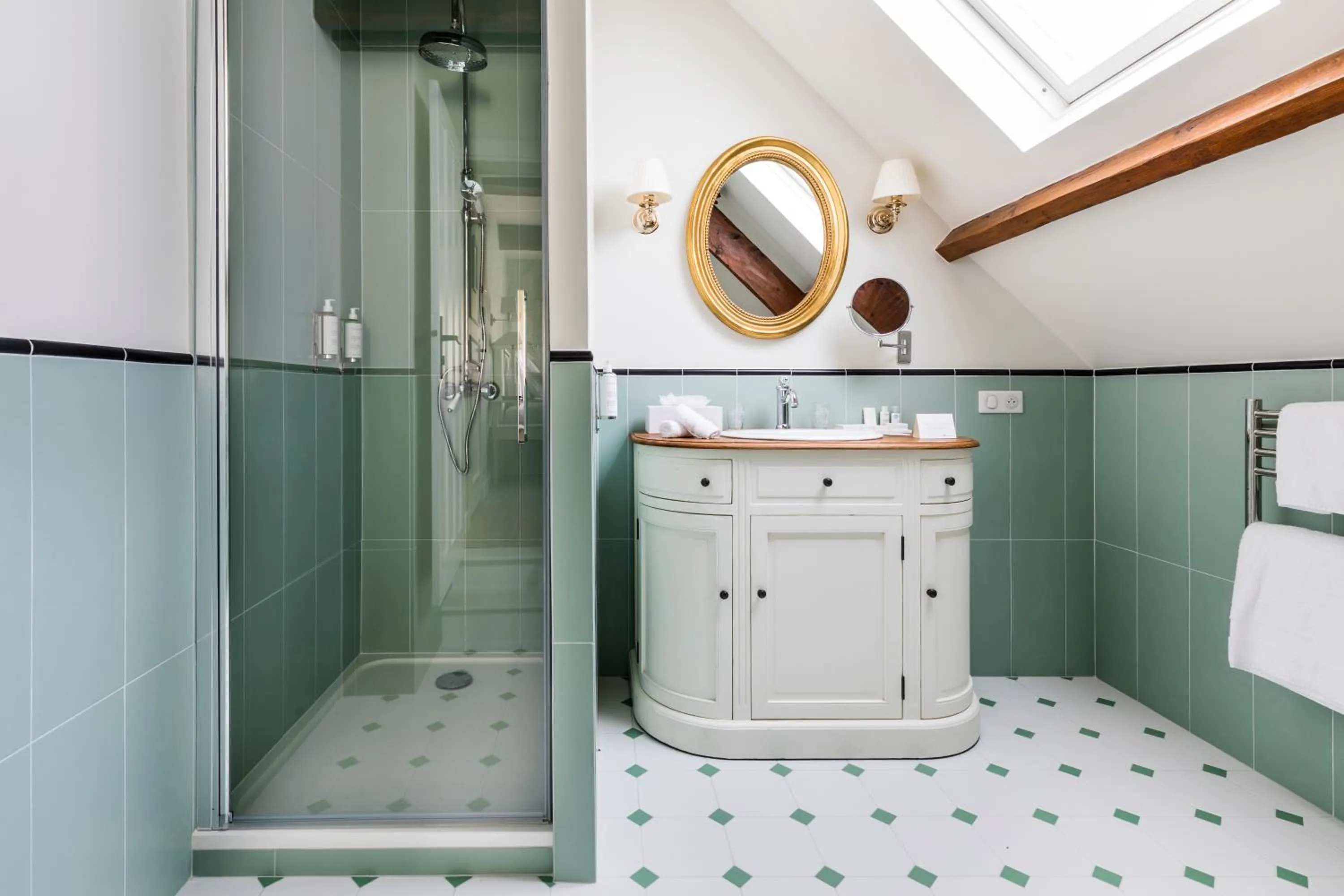 Shower in Les Hauts de Loire Relais & Châteaux