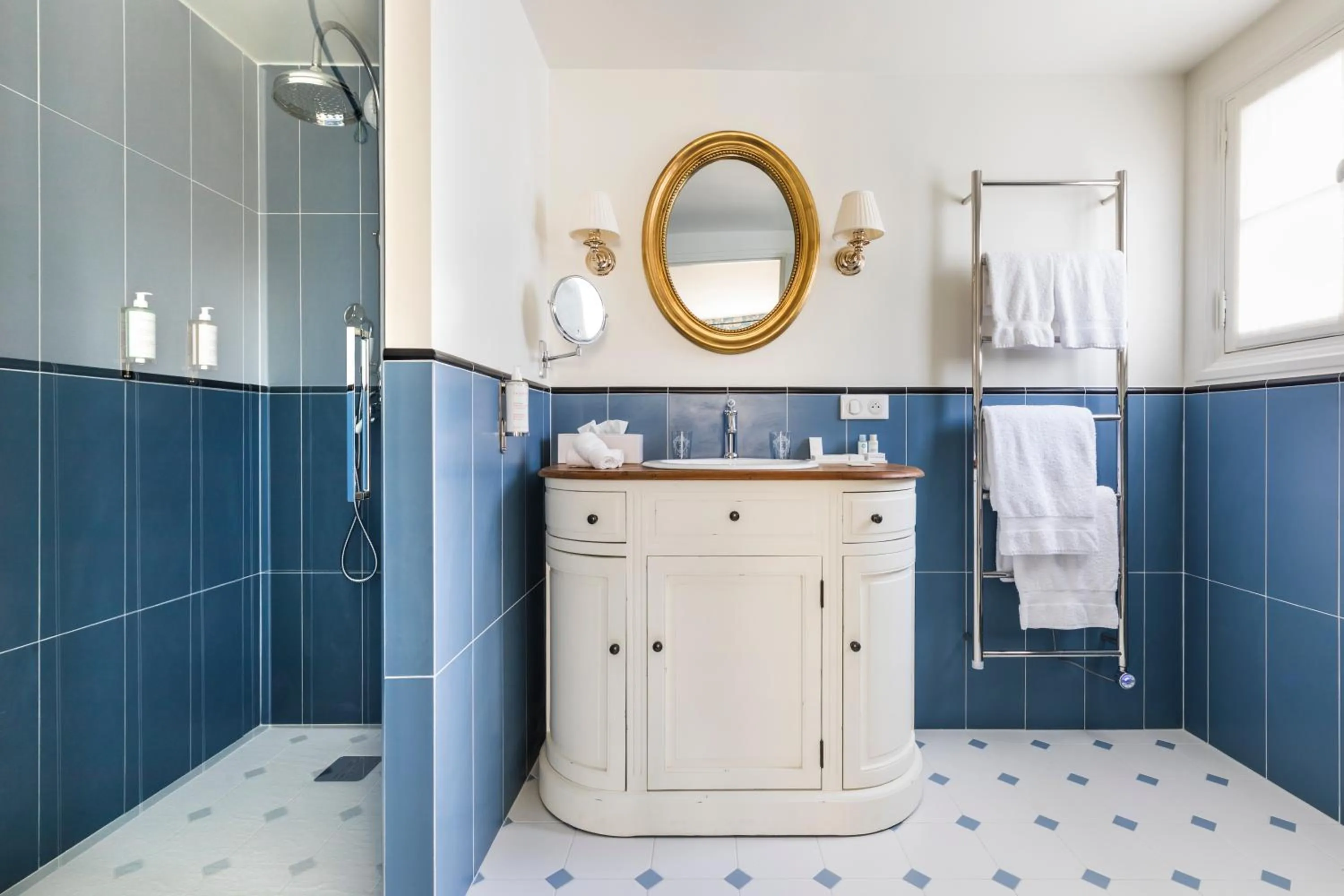 Shower in Les Hauts de Loire Relais & Châteaux