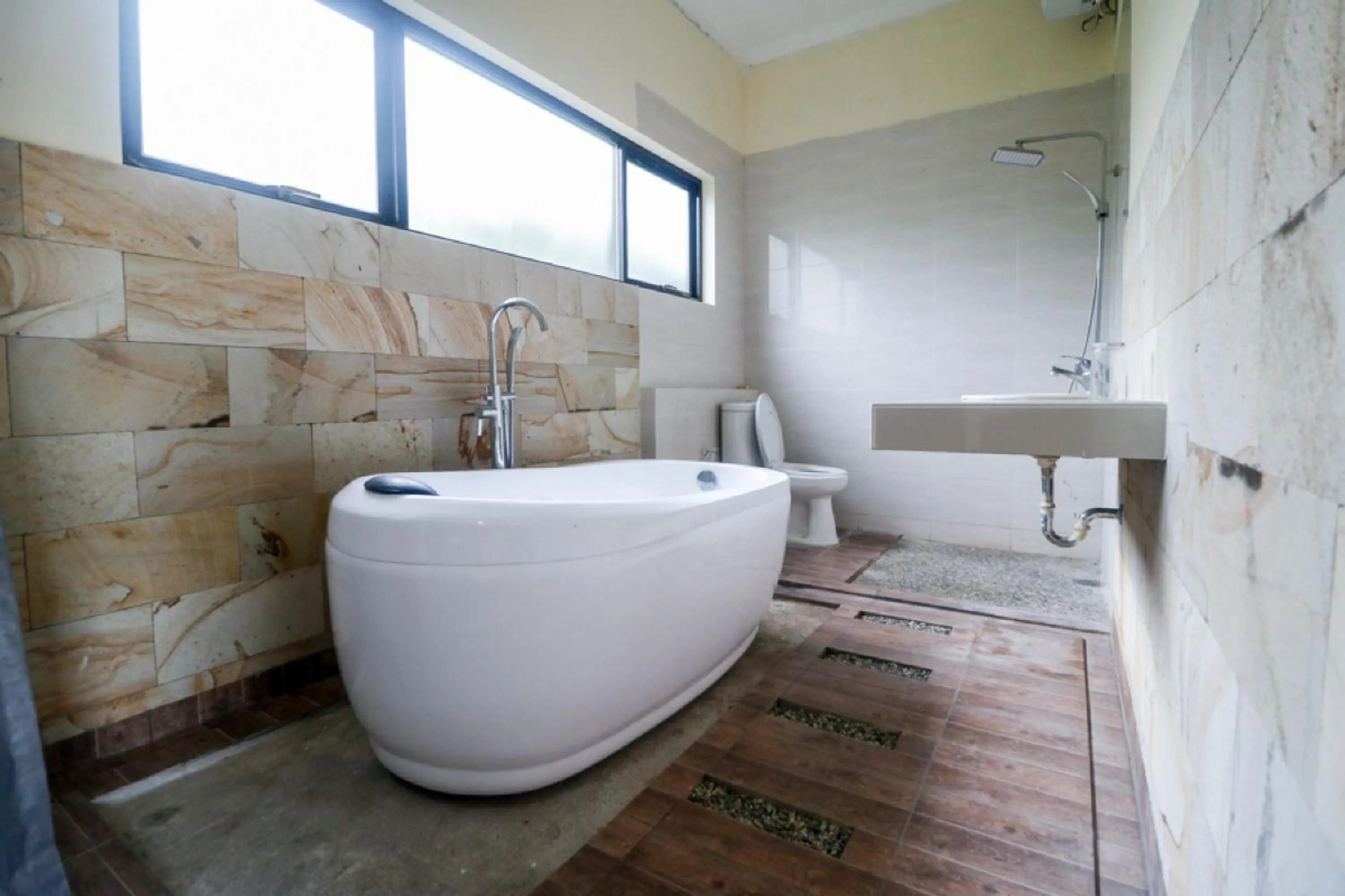 Bathroom in RedDoorz Plus near Kualanamu Airport Medan
