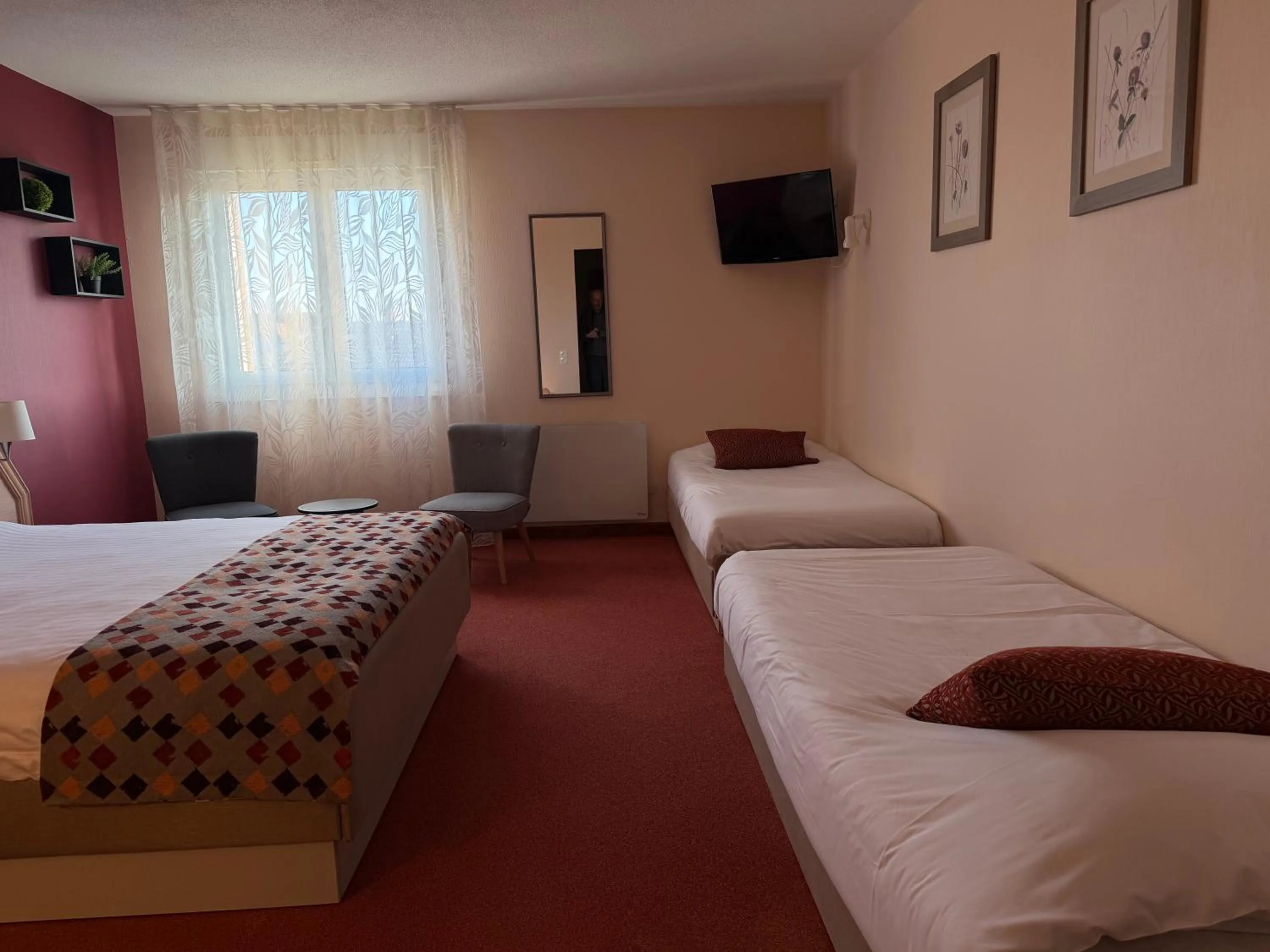 Photo of the whole room, Bed in Au Relais de l'Ill