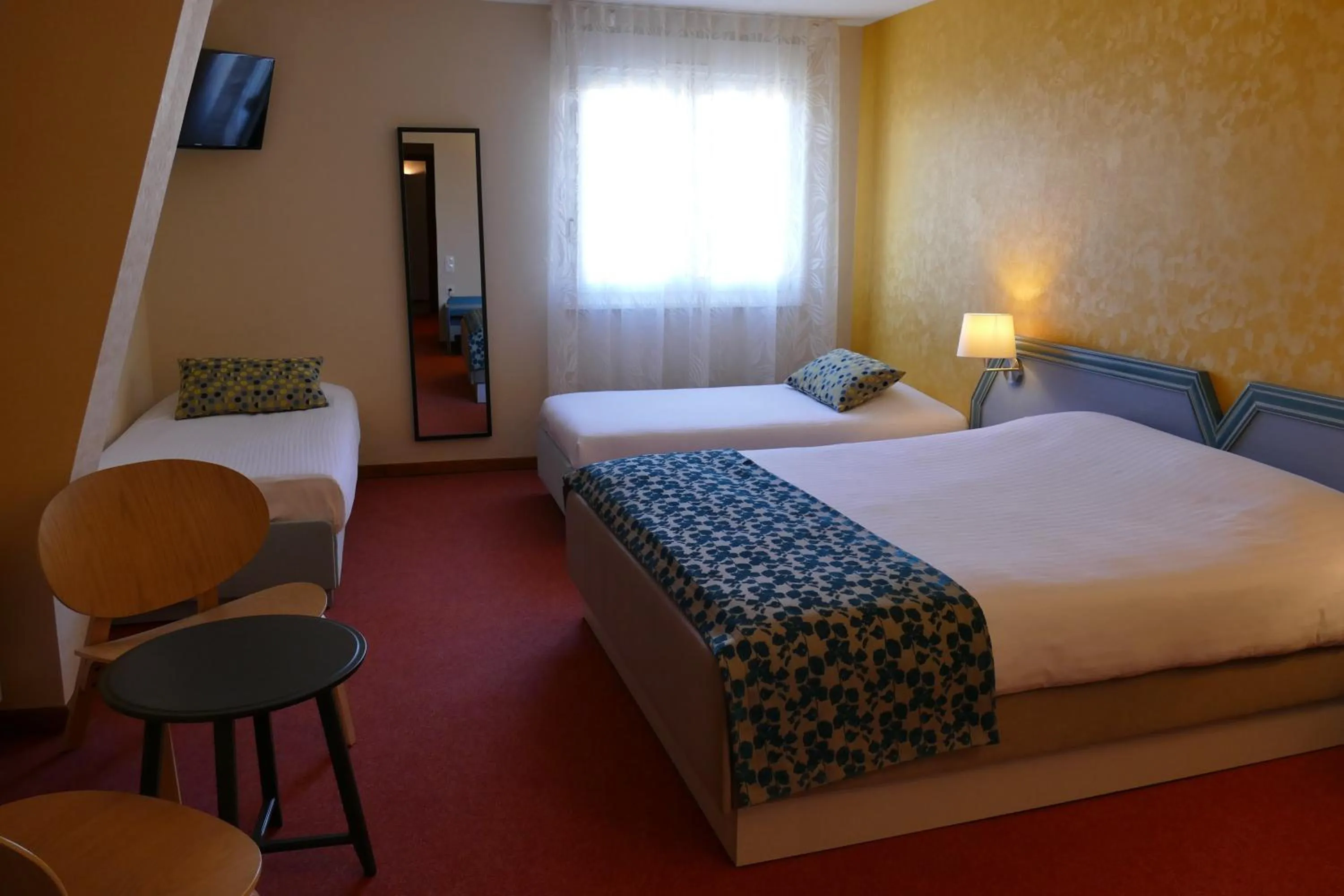 Photo of the whole room, Bed in Au Relais de l'Ill