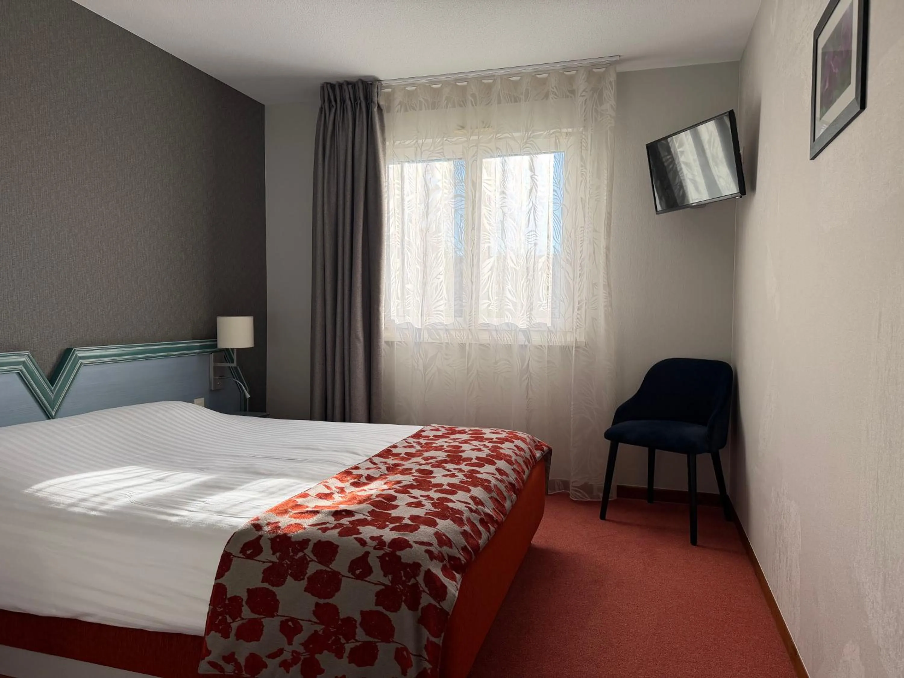 Photo of the whole room, Bed in Au Relais de l'Ill