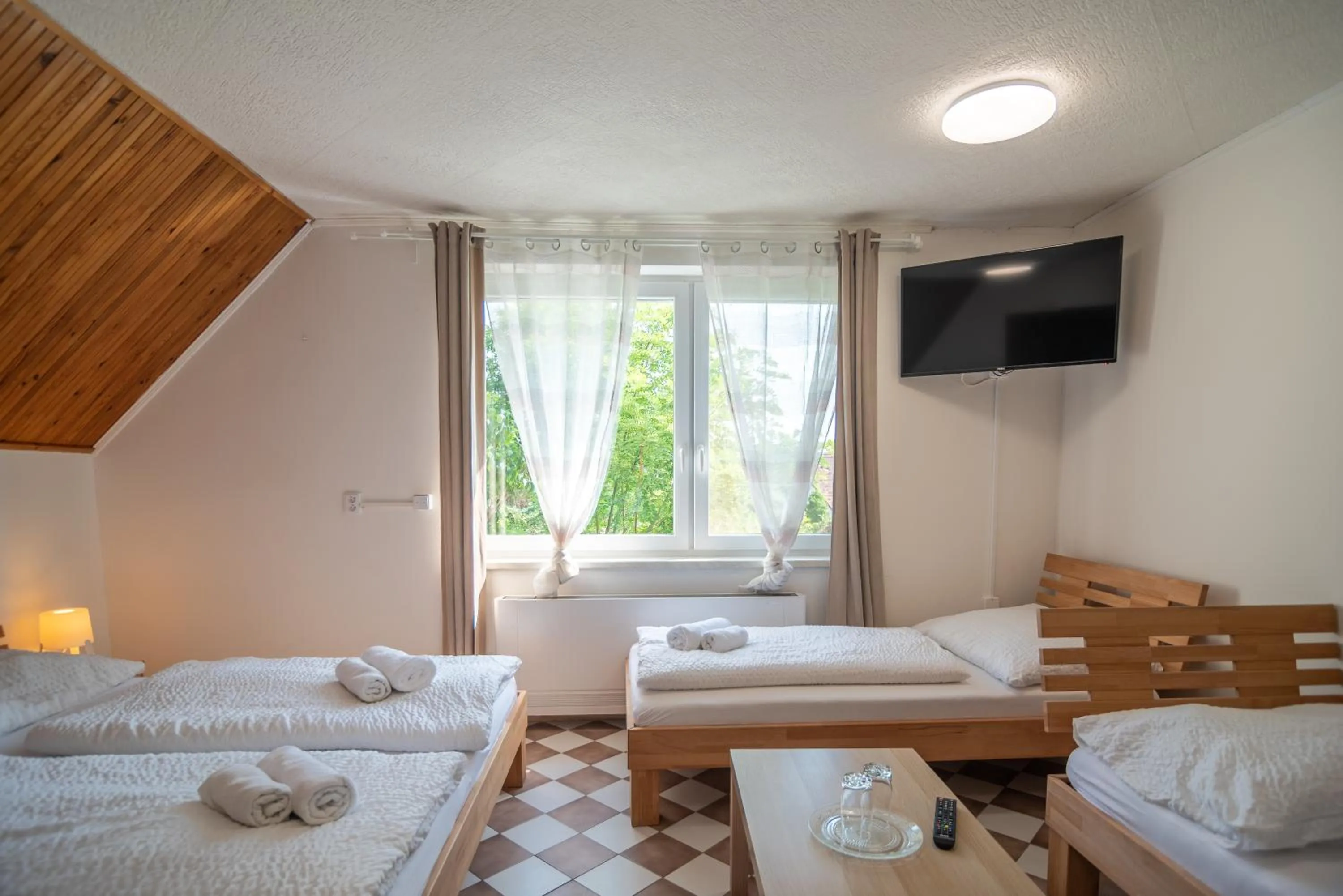 Bed in Mikulov - Inn - hotel s vinným sklepem Venuše
