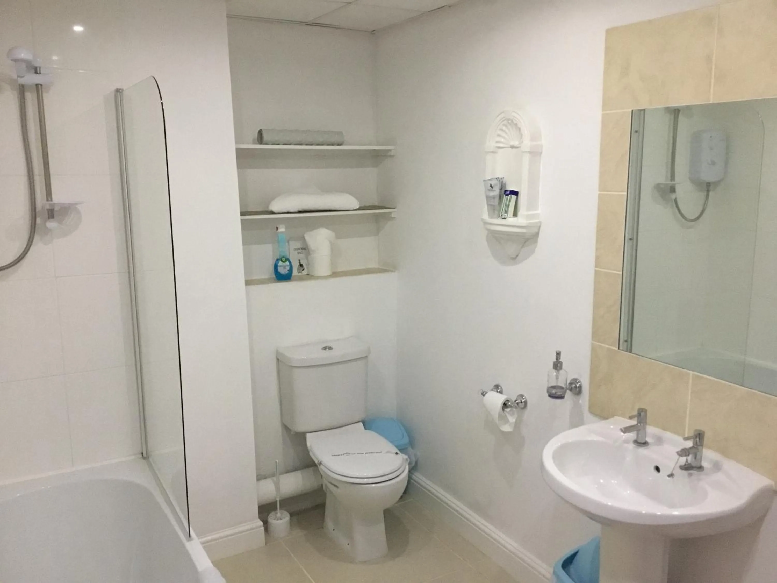 Bathroom in Danescourt Lodge