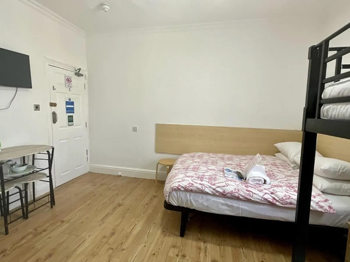 Bed in Danescourt Lodge