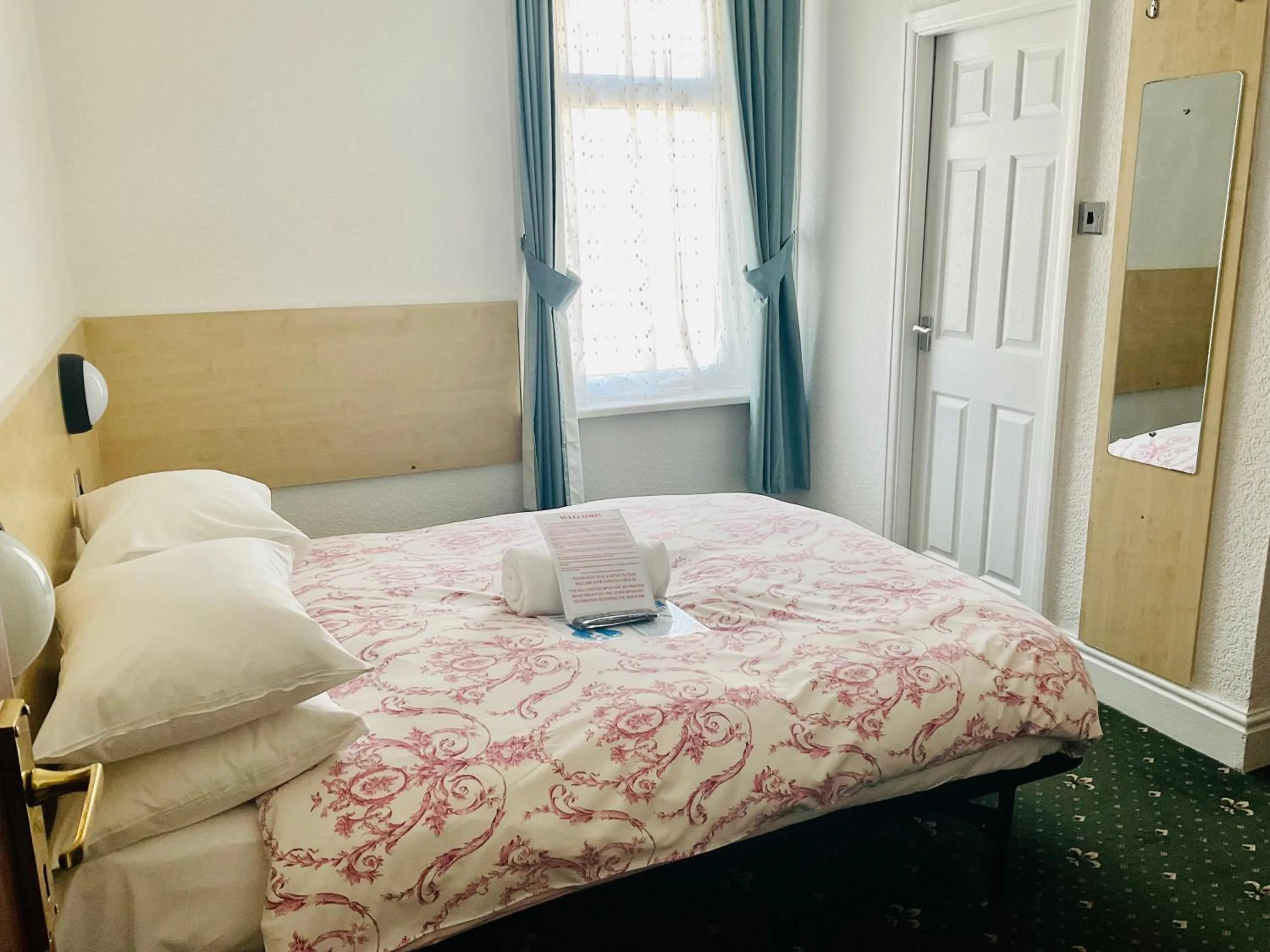 Bed in Danescourt Lodge