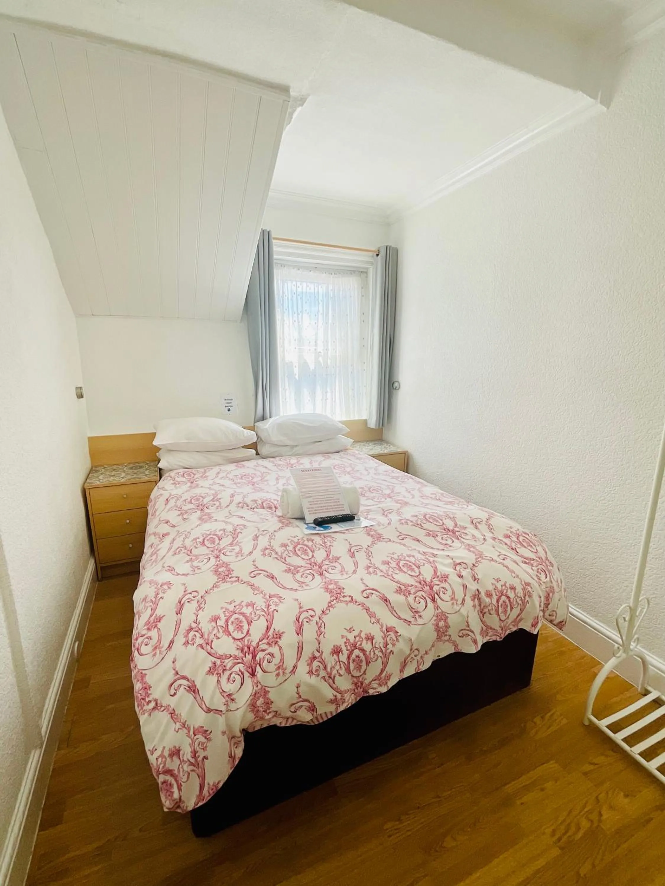 Bed in Danescourt Lodge