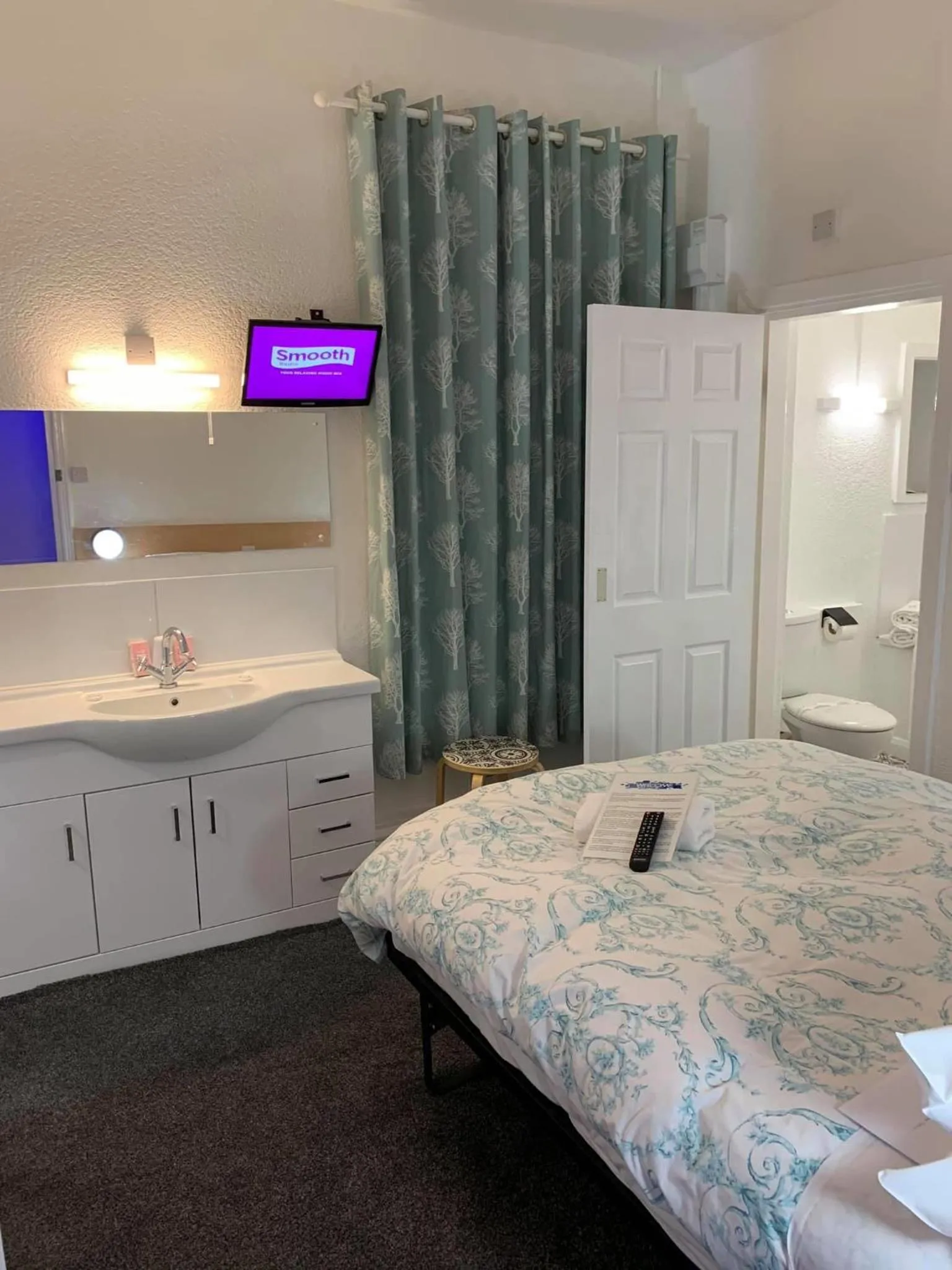 Bedroom, Bed in Danescourt Lodge