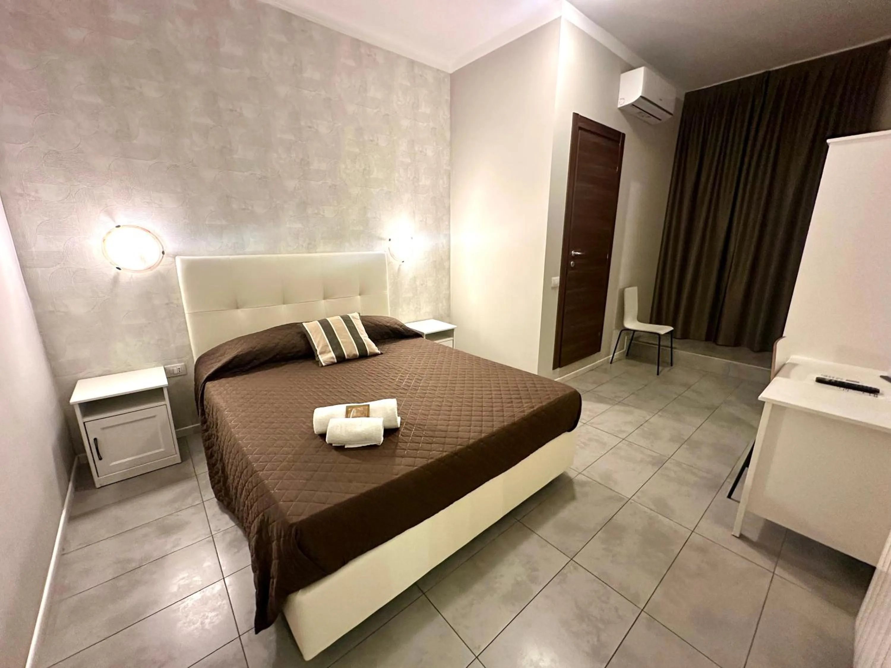 Bed in Golden Milano Hotel