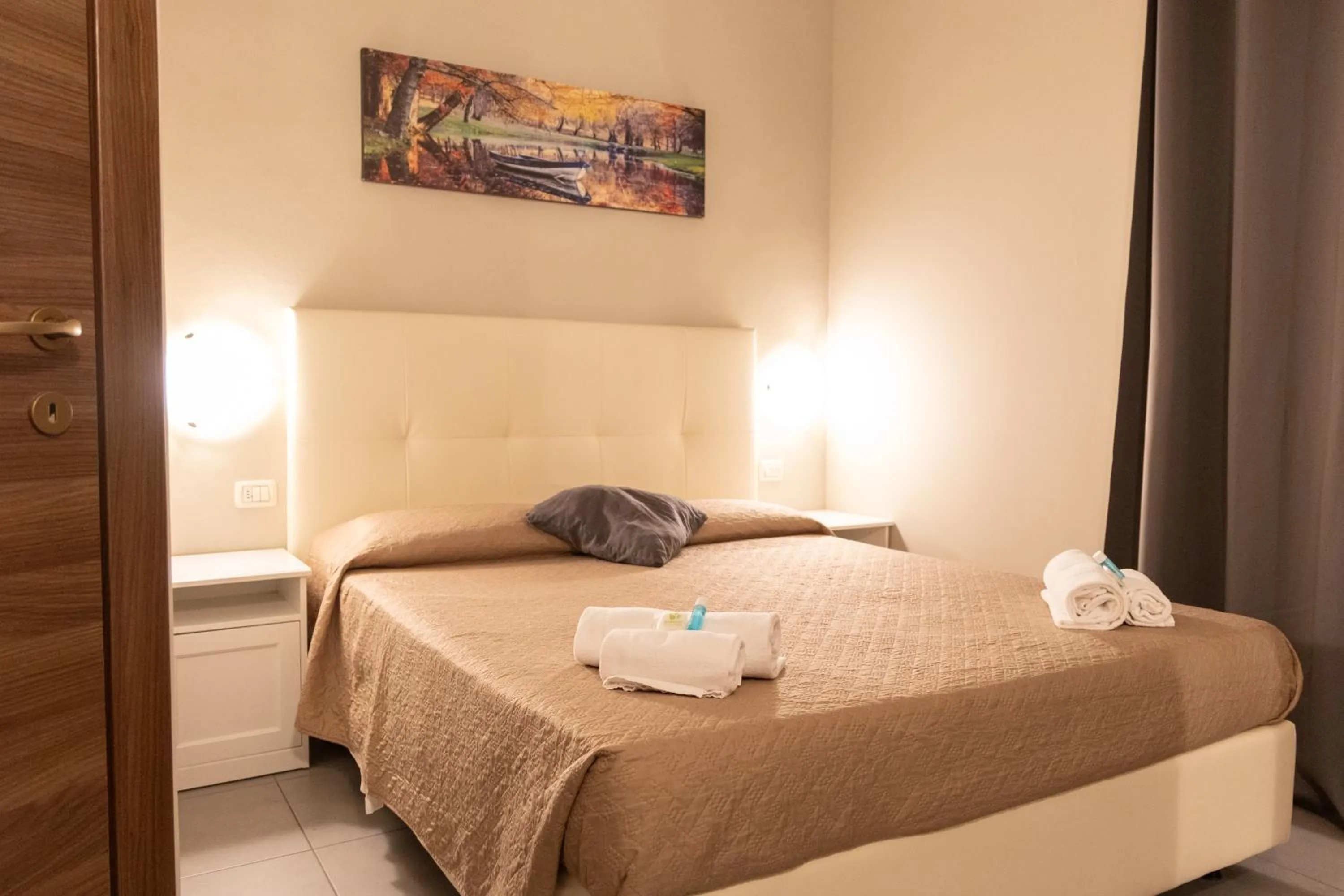 Bedroom, Bed in Golden Milano Hotel