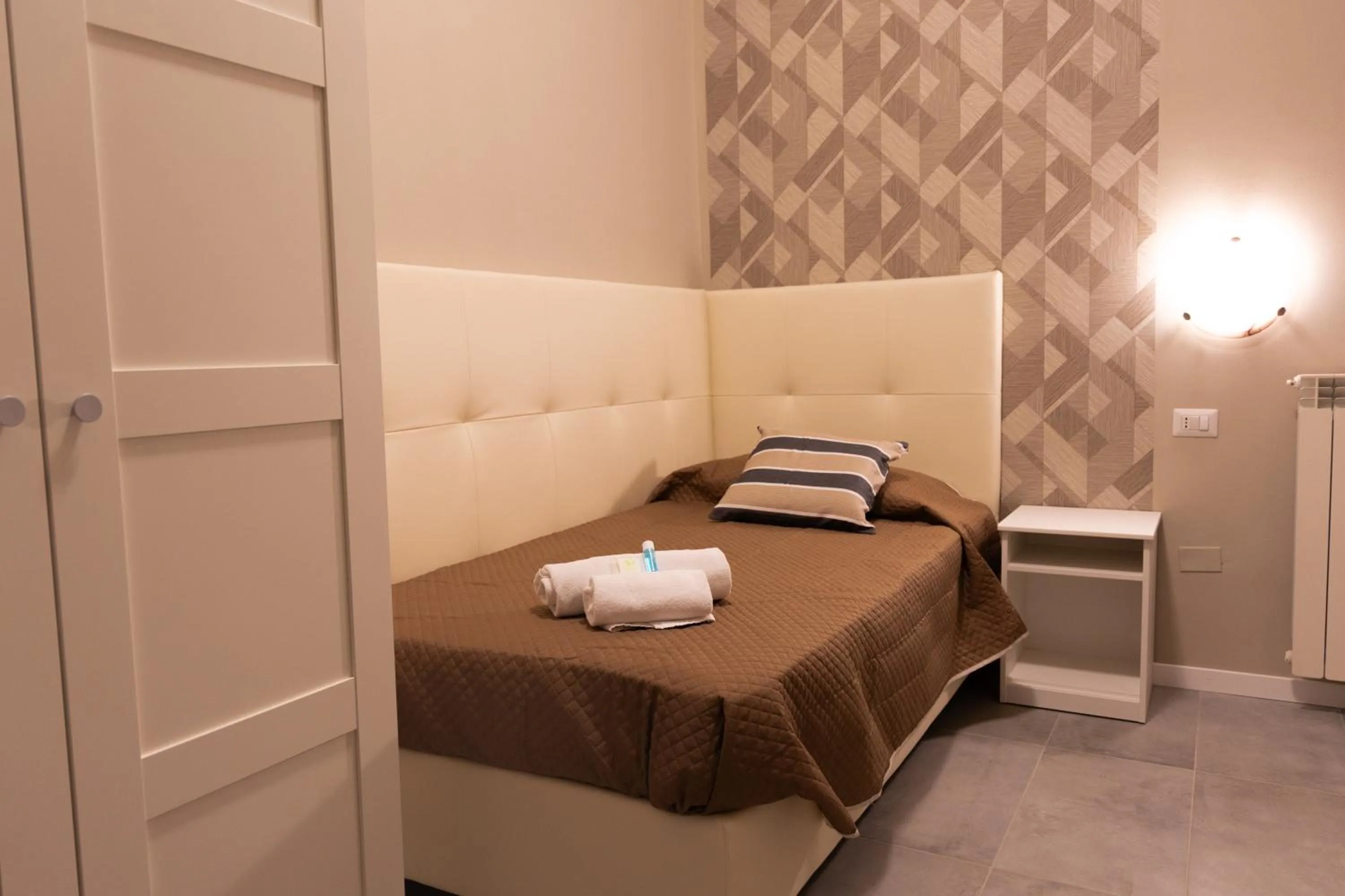 Bedroom, Bed in Golden Milano Hotel