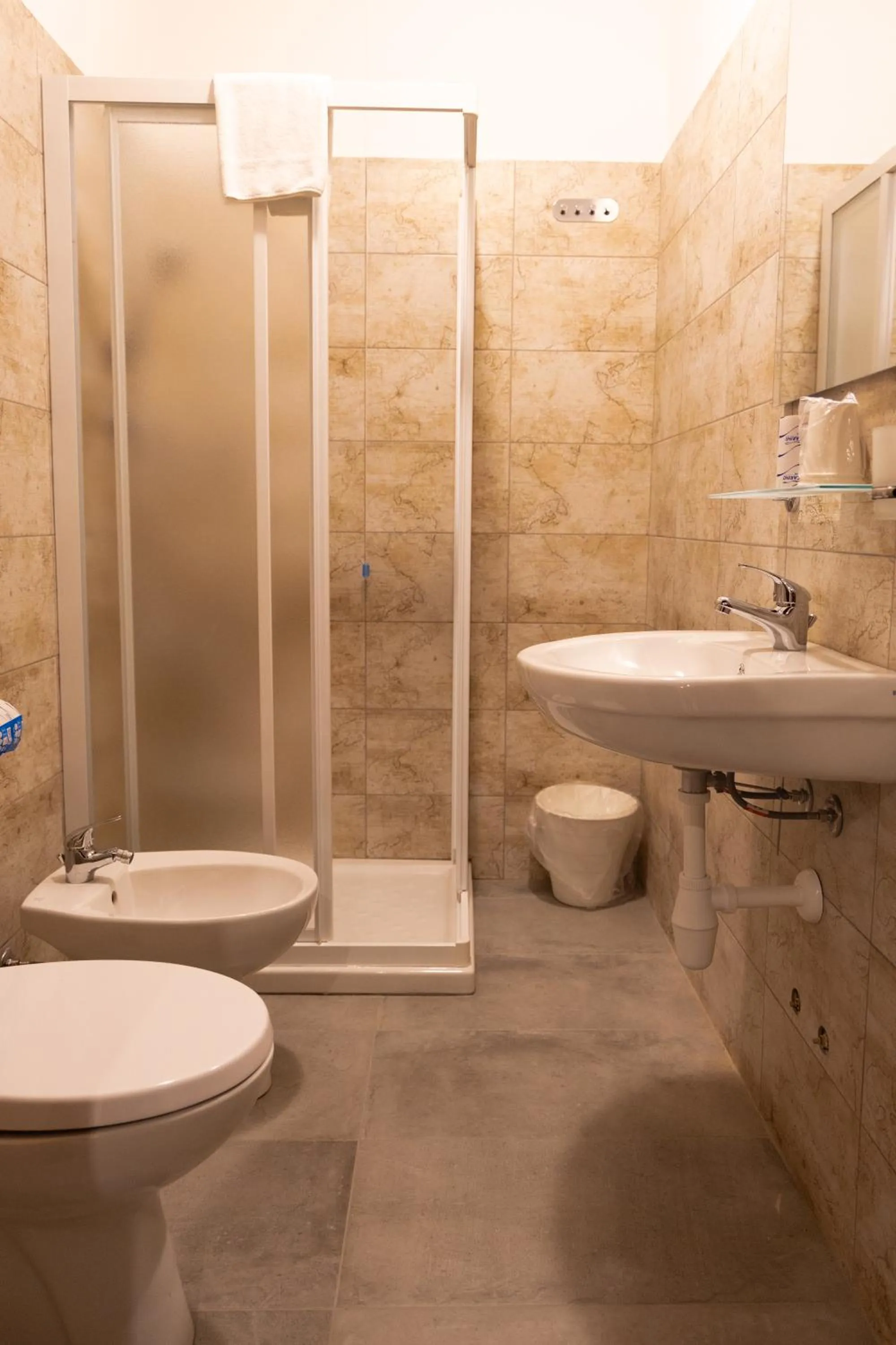 Bathroom in Golden Milano Hotel