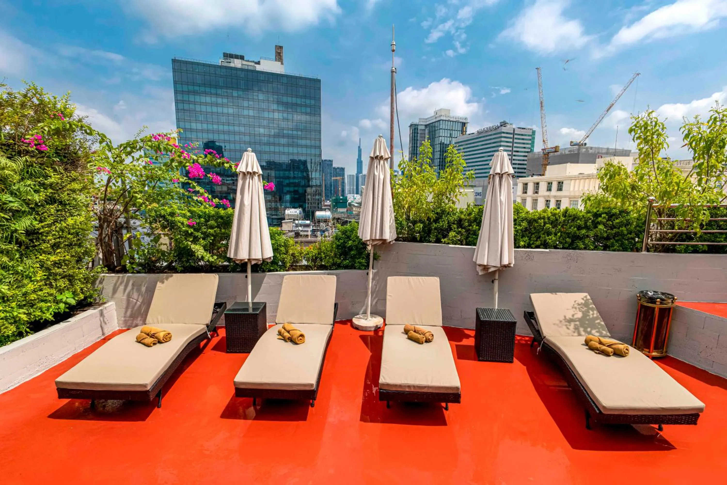 Pool view in Roseland Sweet Hotel