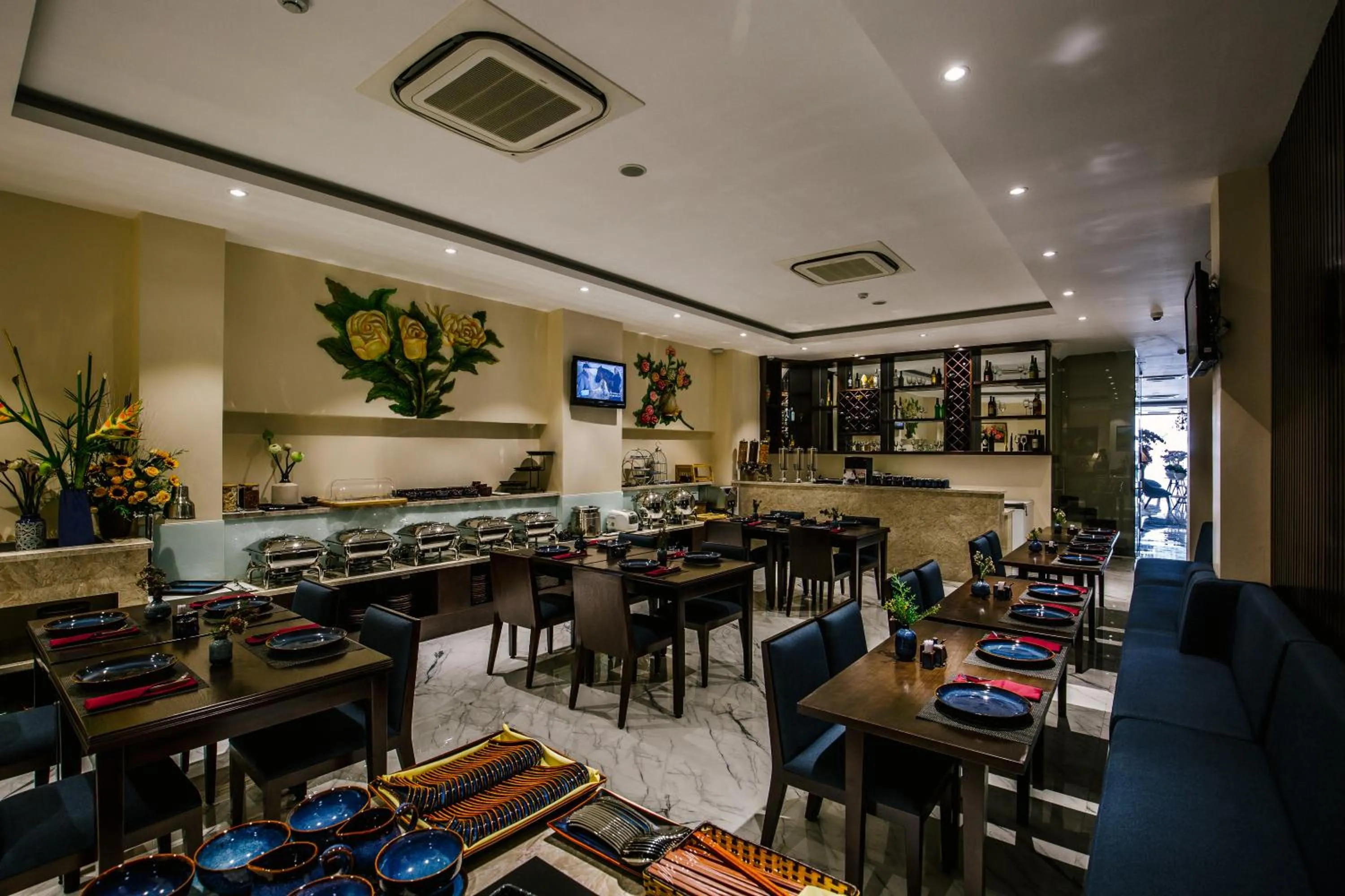 Restaurant/places to eat in Roseland Sweet Hotel